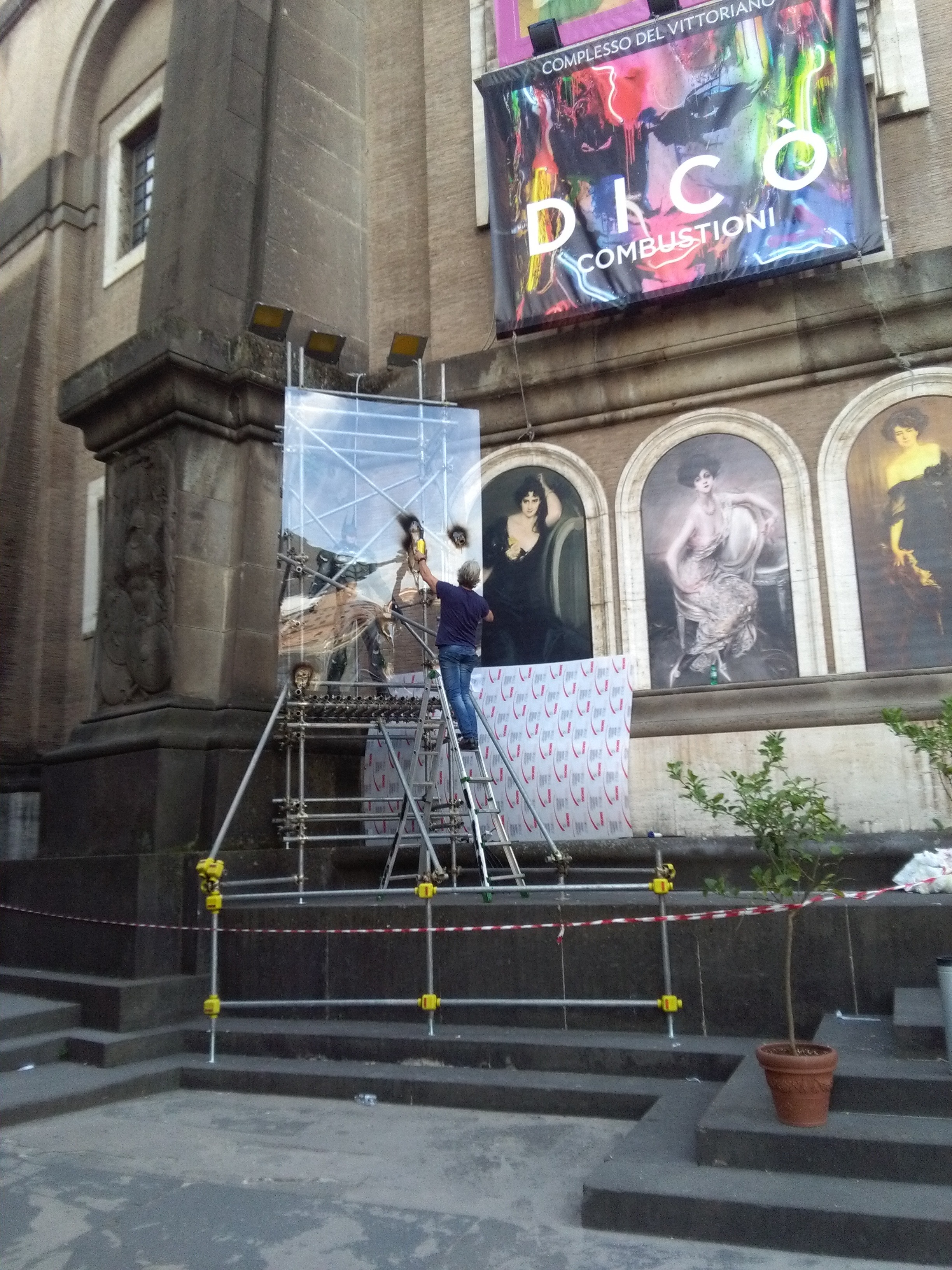 罗马维托里诺广场“燃烧”展览设计-10