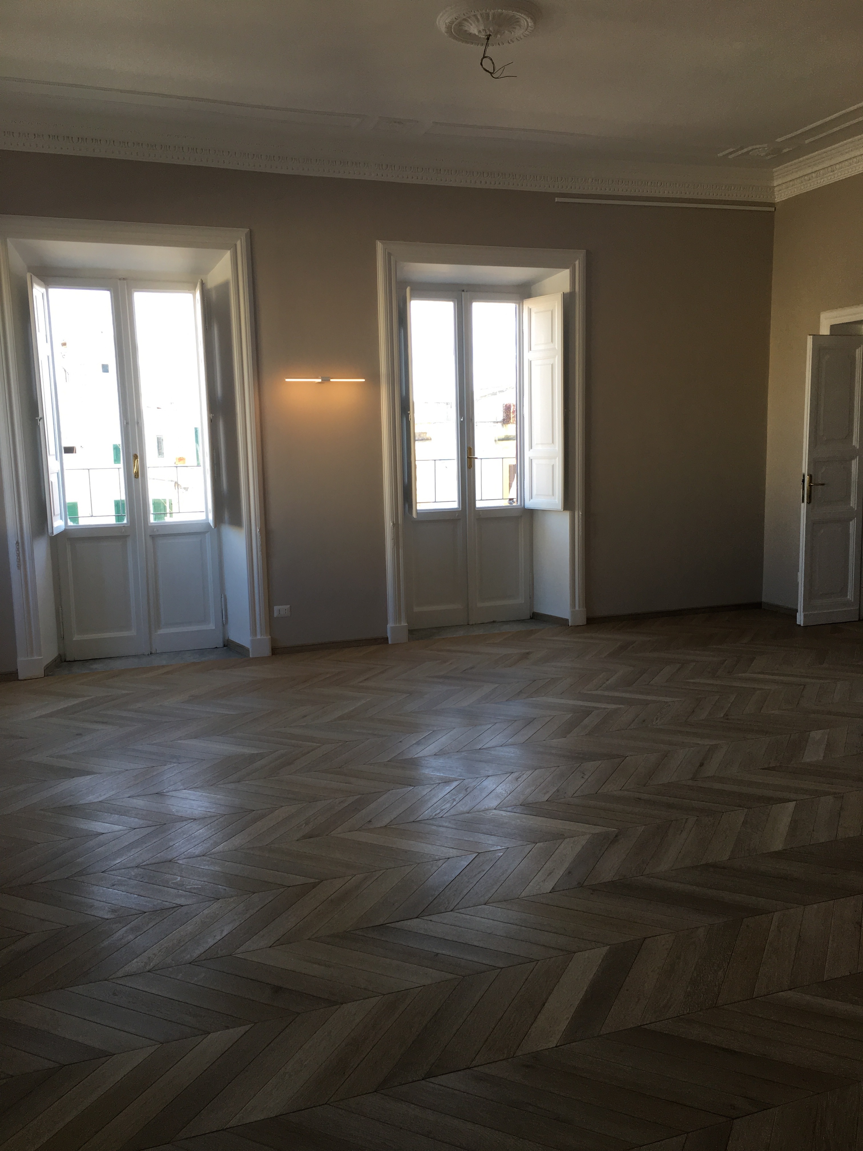 罗马河畔的复古韵味-22