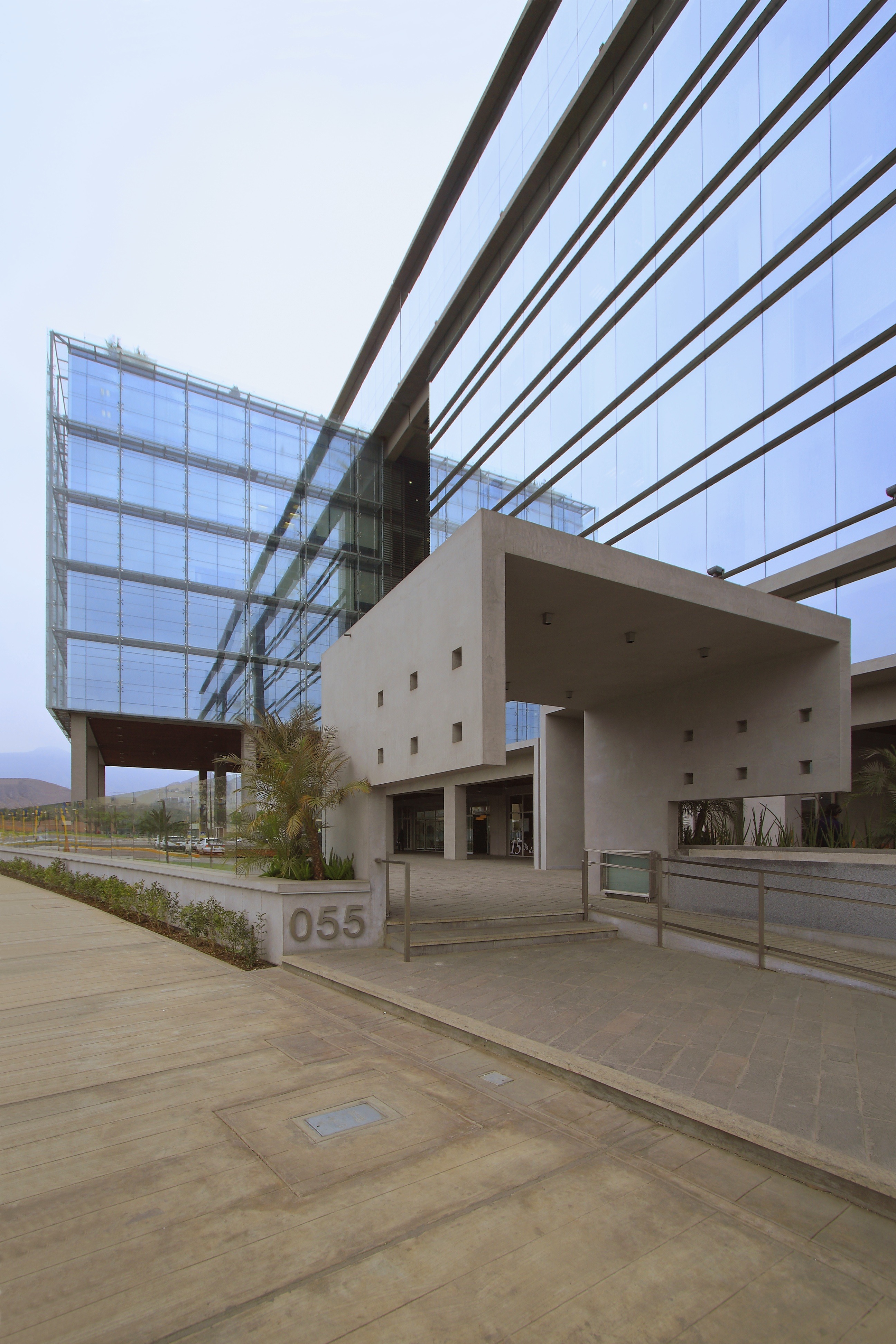 Centro Empresarial Cronos——现代办公建筑的绿色与功能融合-2