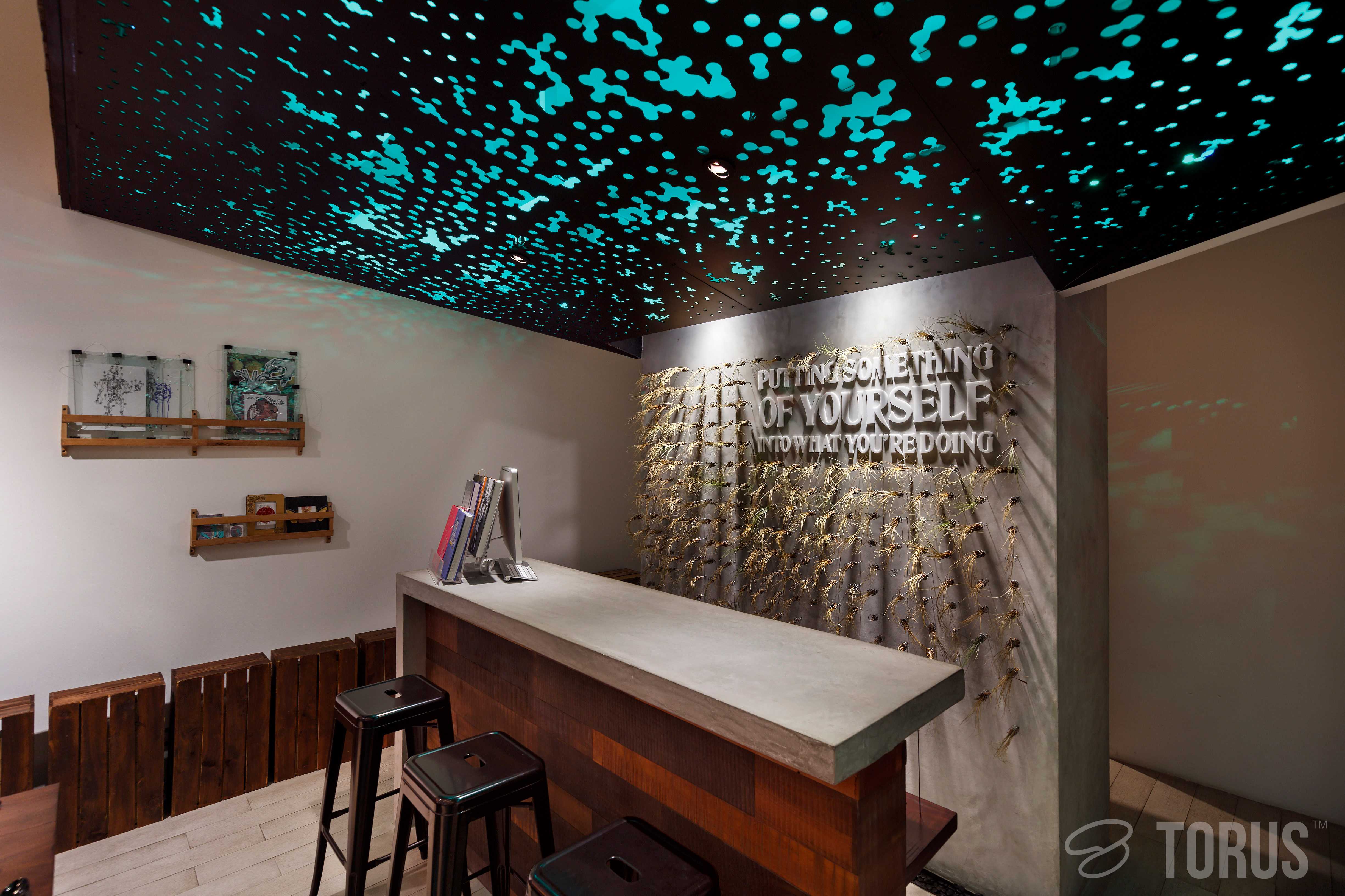 模块化定制家具打造独特零售空间-12