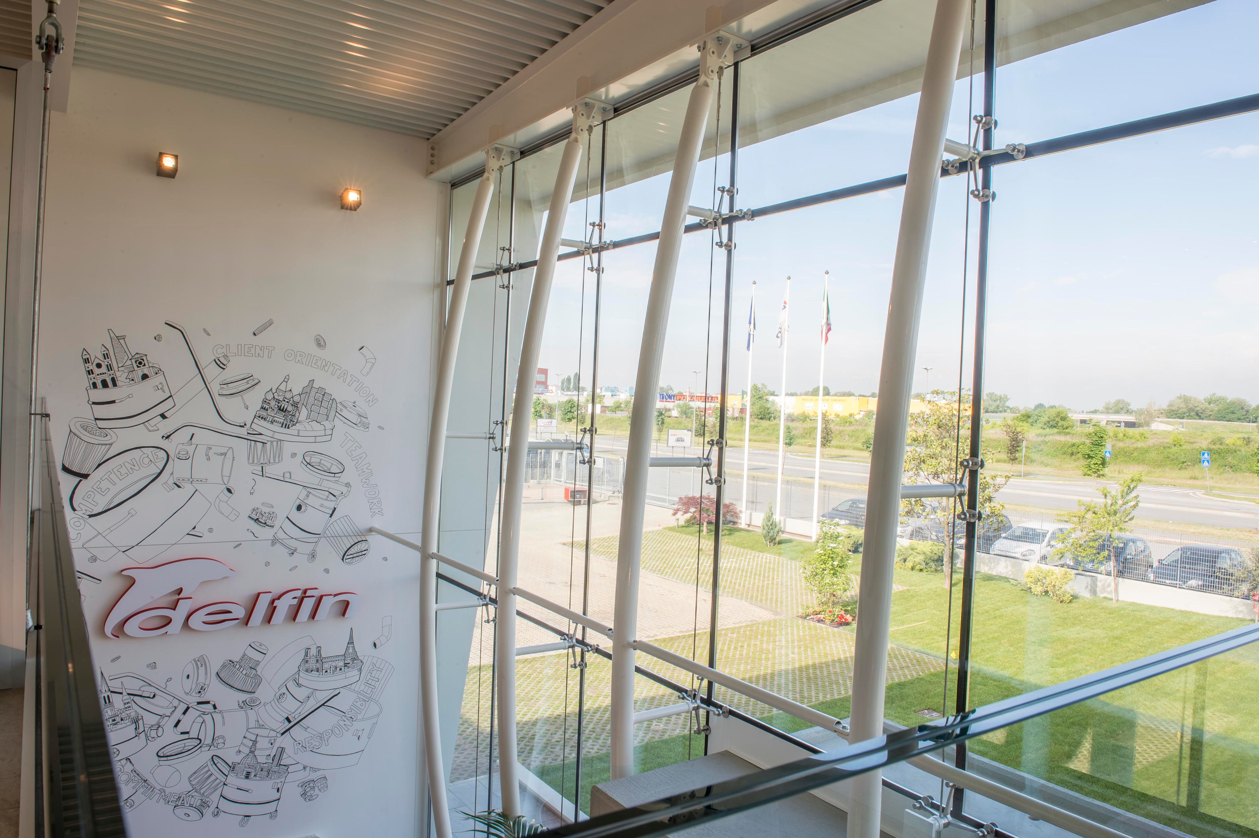 玻璃与钢铁的现代办公空间-27