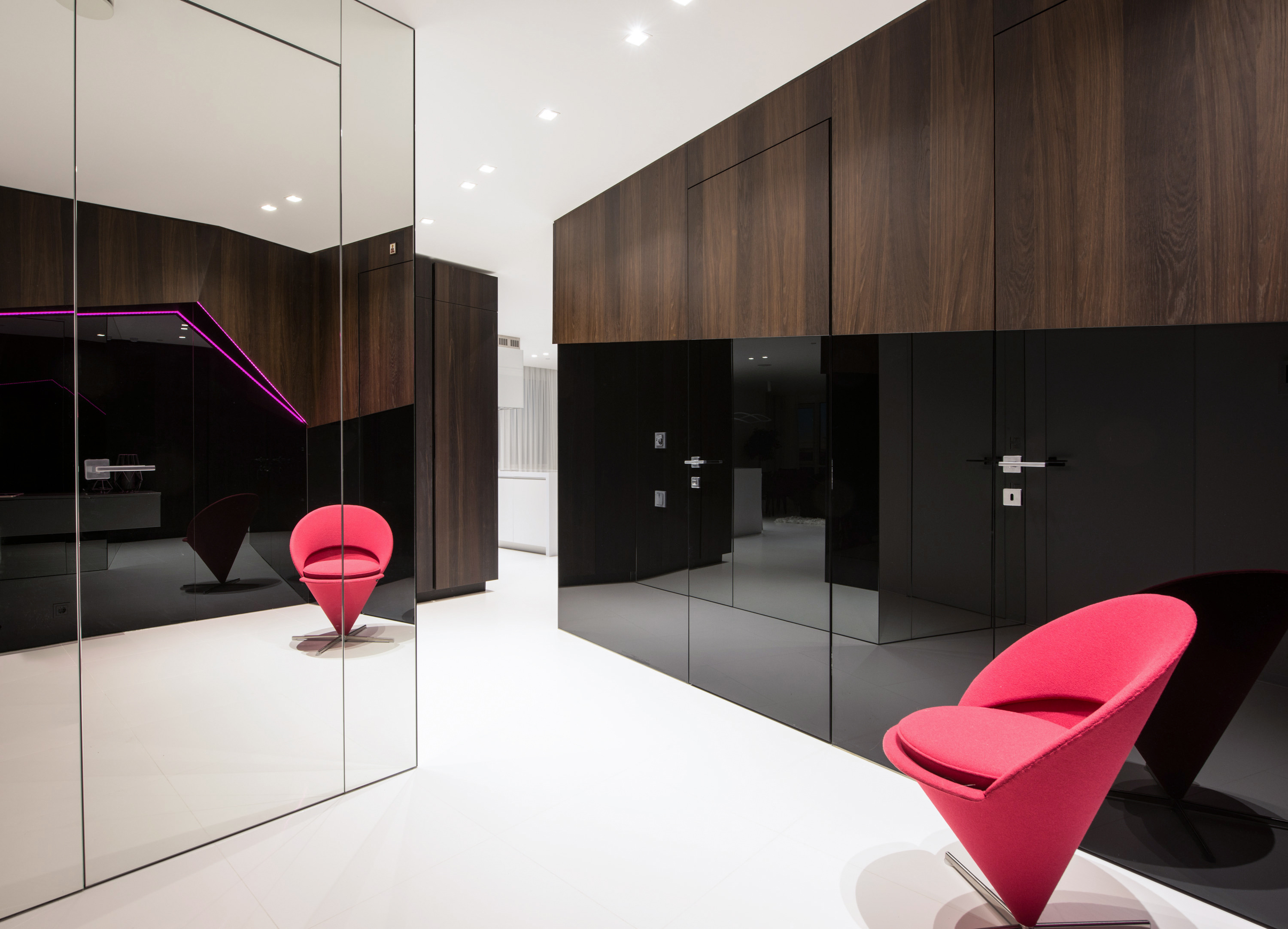 几何矩阵空间 | 暖木与冷玻璃的对比设计-14