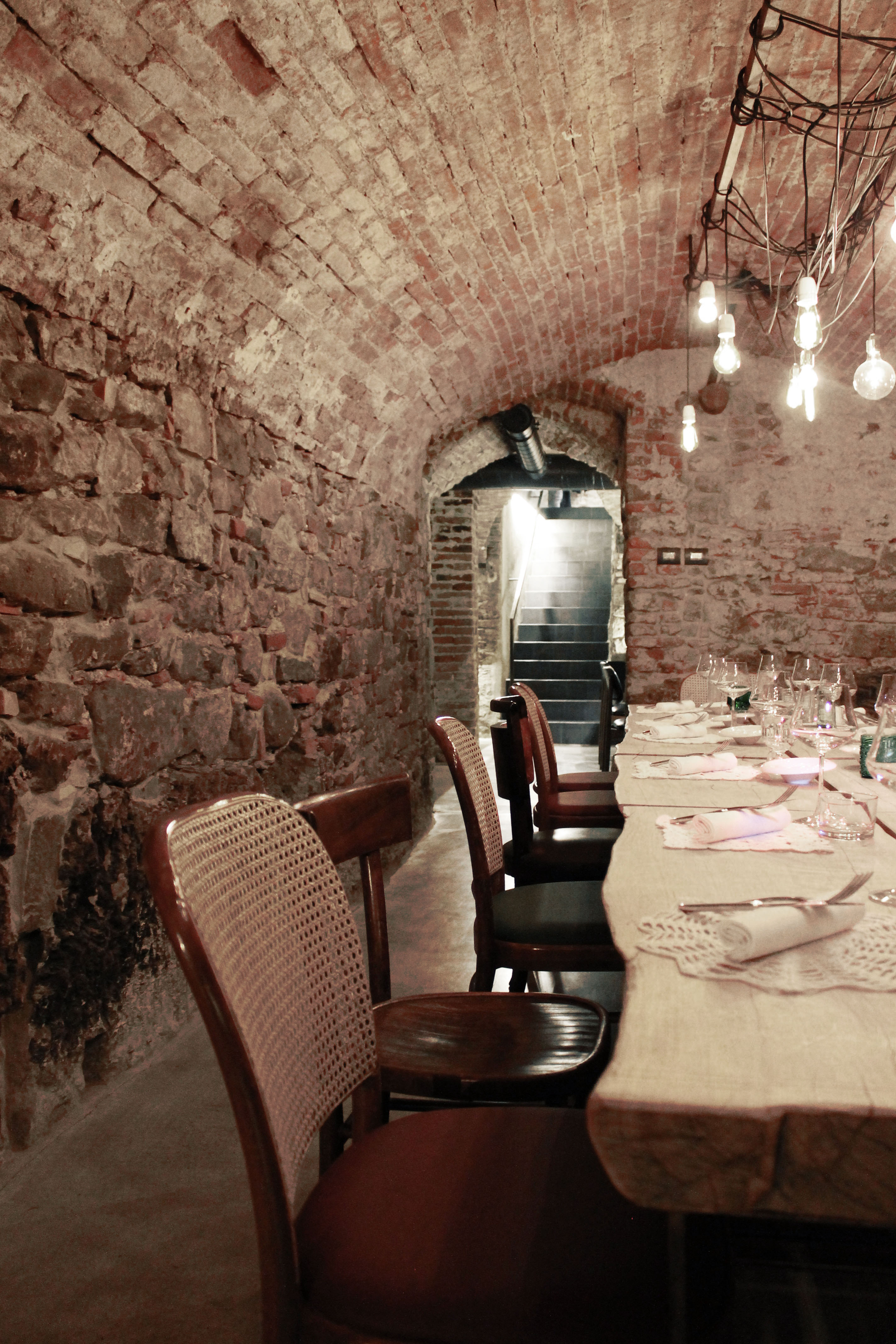 历史与当代交融的意大利餐厅设计-17