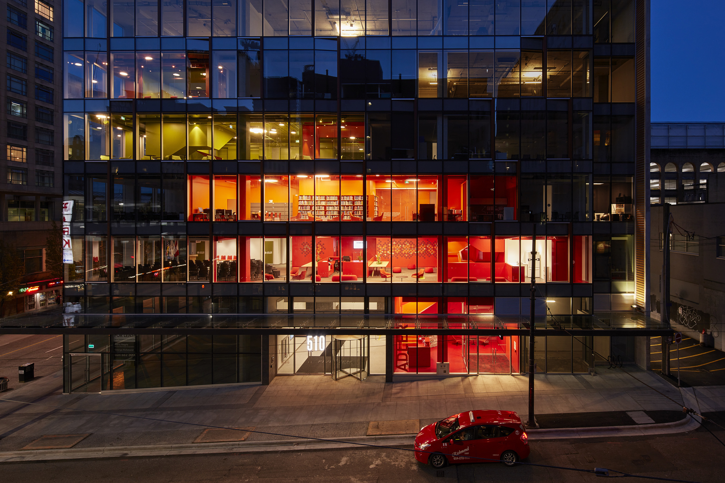 温哥华 Adler 大学校园,垂直学术广场的创新设计-10