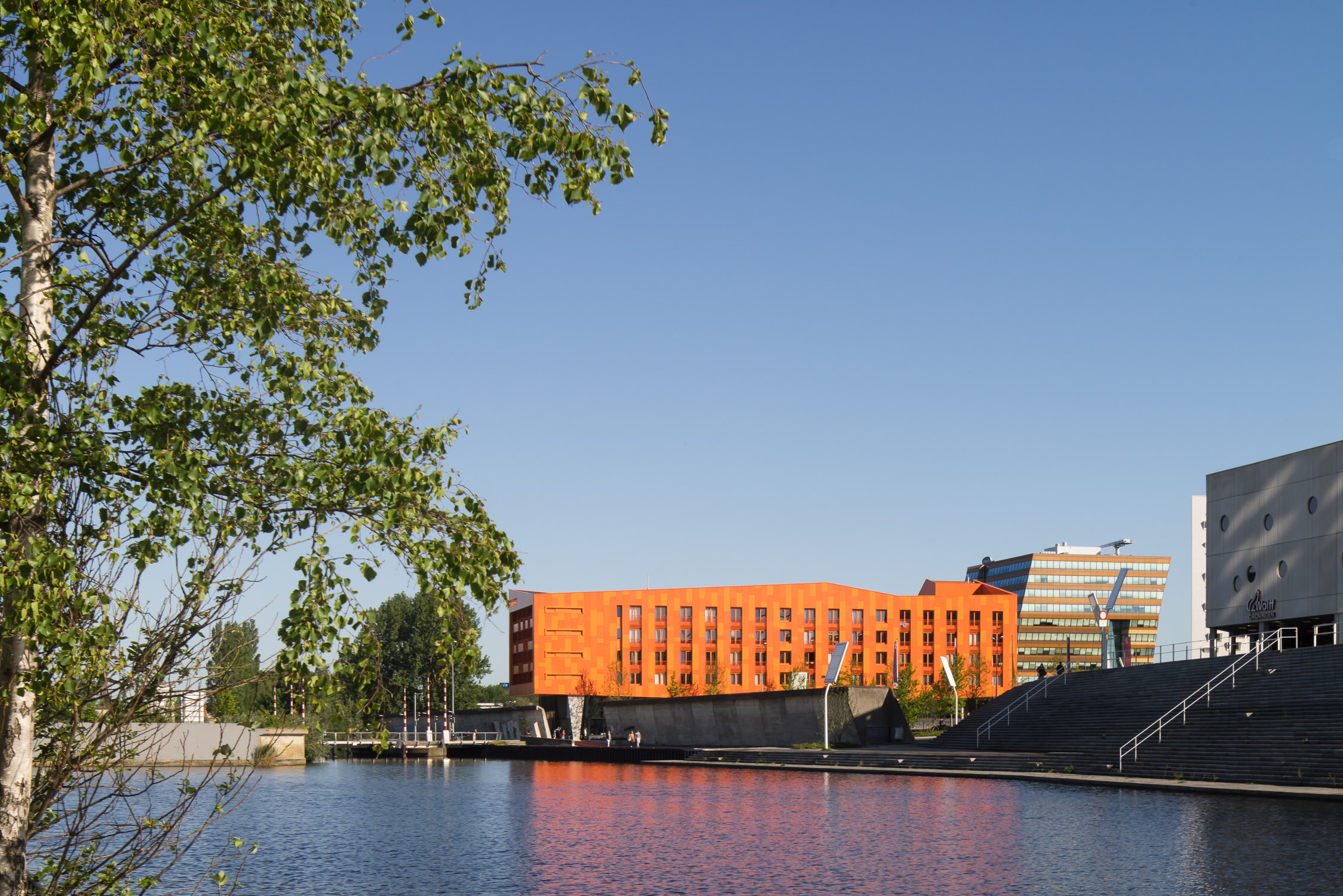 城市更新之作 | 公共空间与建筑的完美融合-13