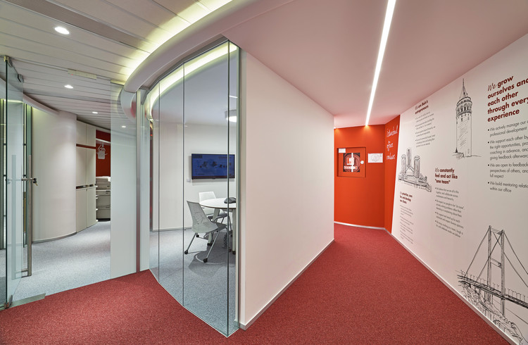 环形办公室的有机流动与自然光应用-14