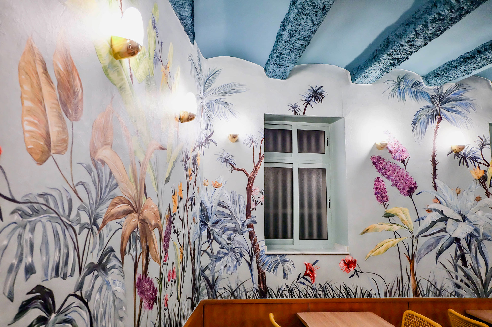 未来主义风格酒吧,法式皇家咖啡厅创新之作-3