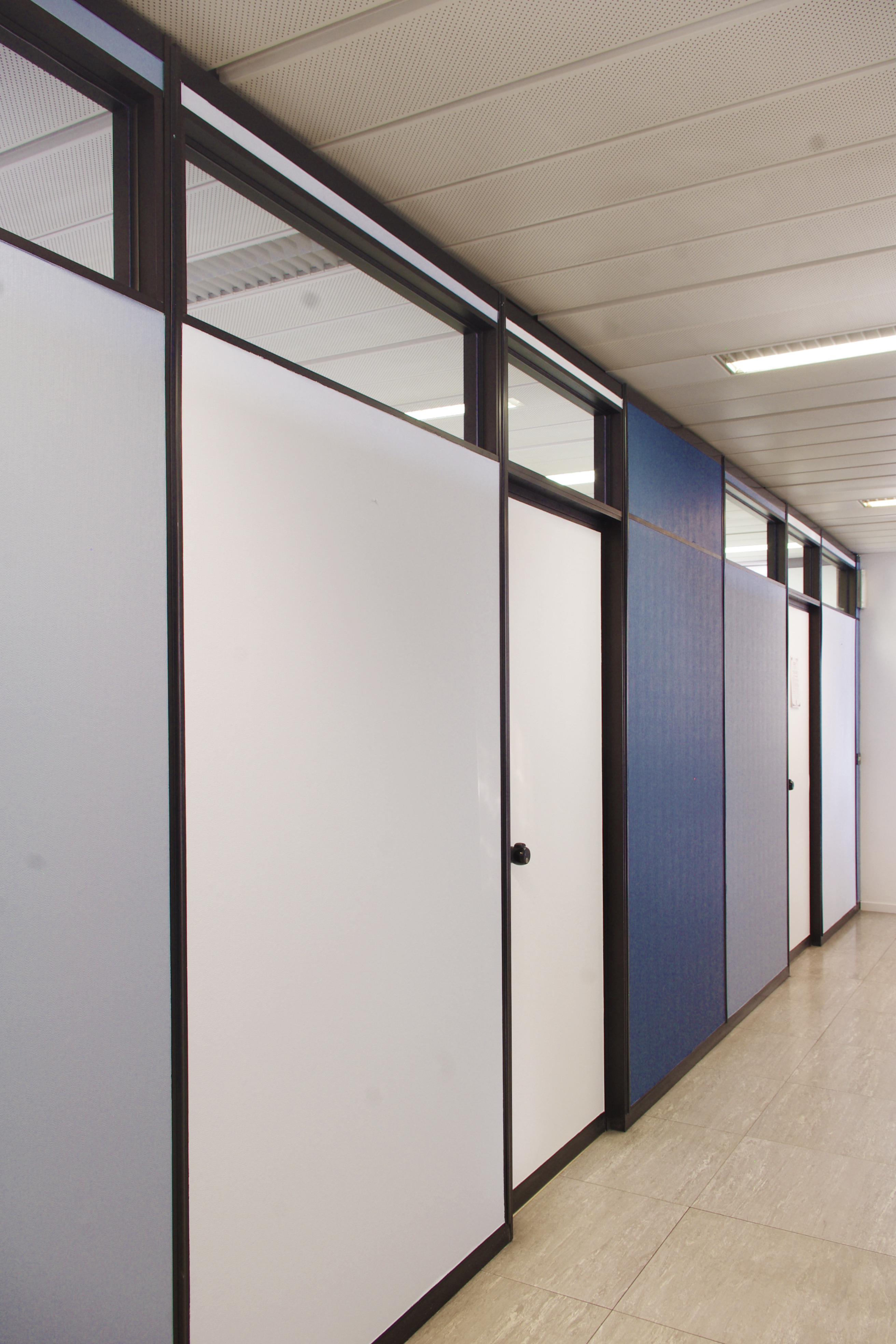 博洛尼亚天际线办公室翻新-4