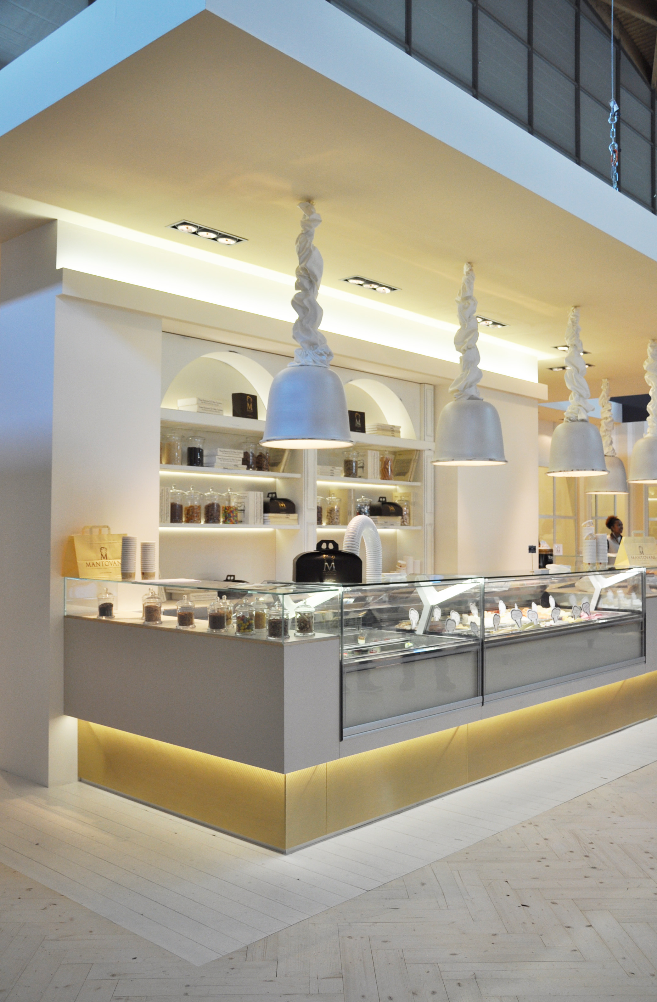 2016 年完成的曼托瓦尼奢华冰淇淋品牌加盟店设计-3