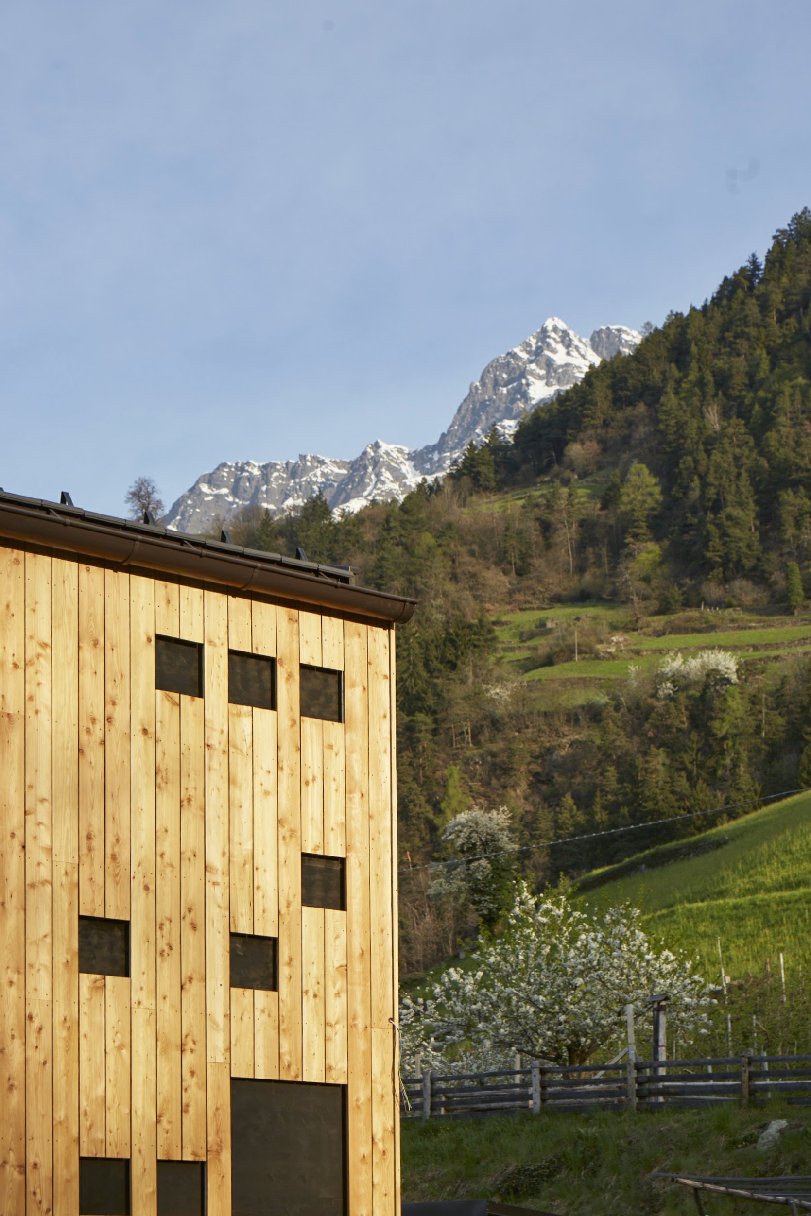 高山上的豪华餐厅-0