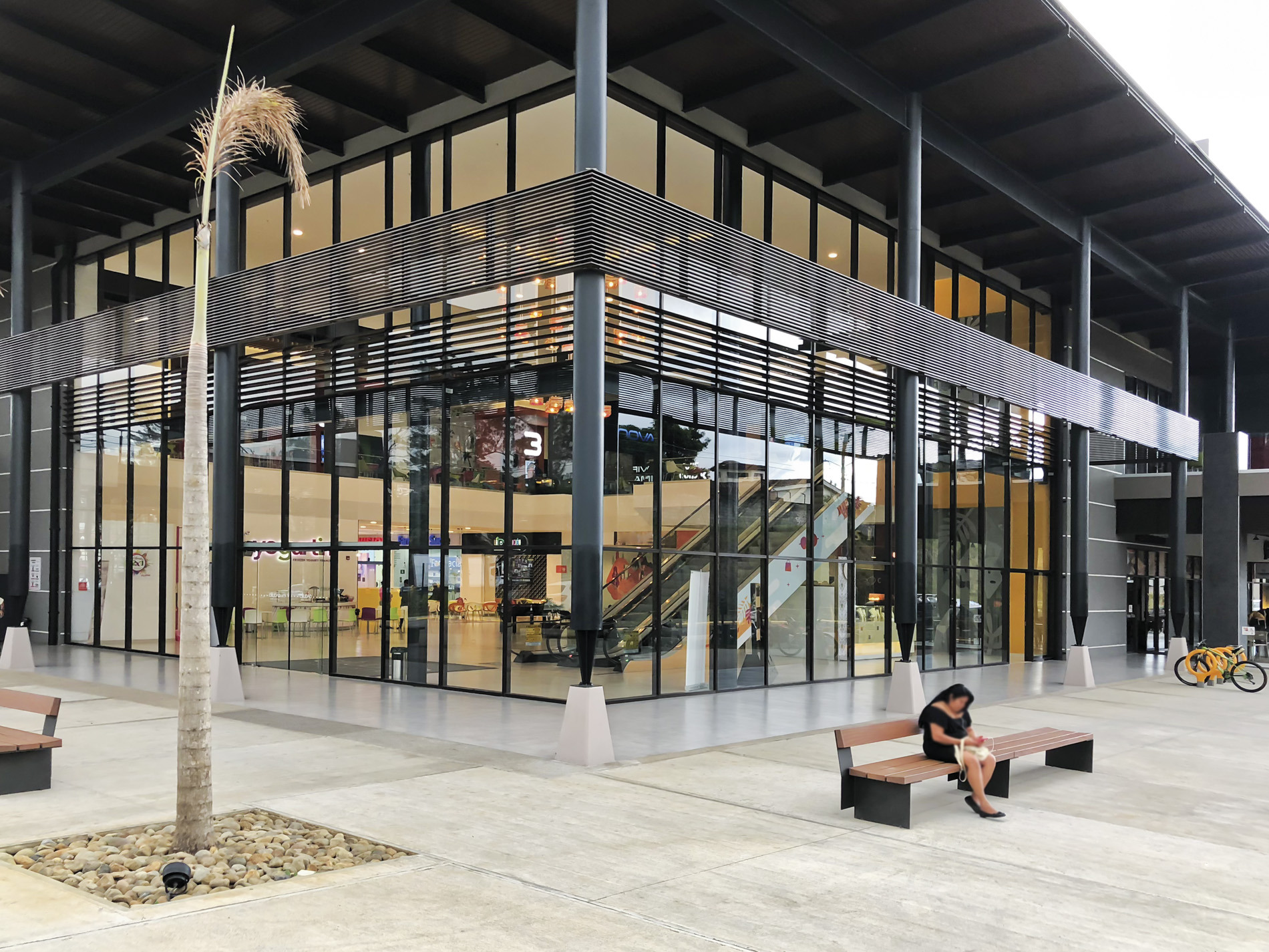 南美购物中心遮阳设计 | 舒适节能的铝制百叶窗-3