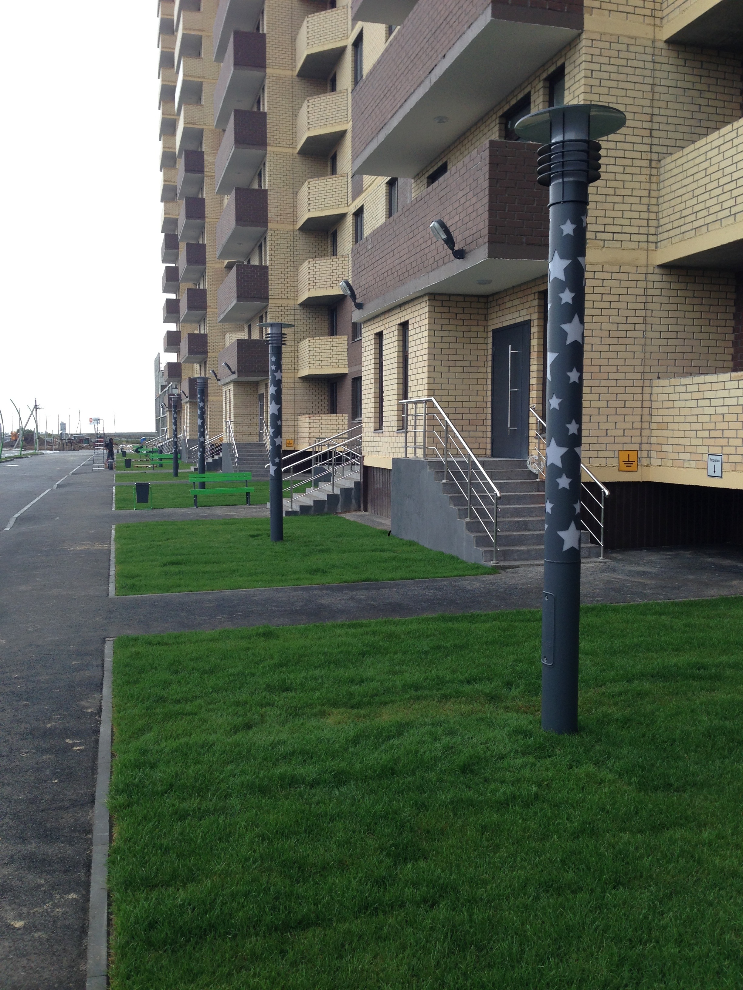 多样街头柱设计展现城市魅力-2