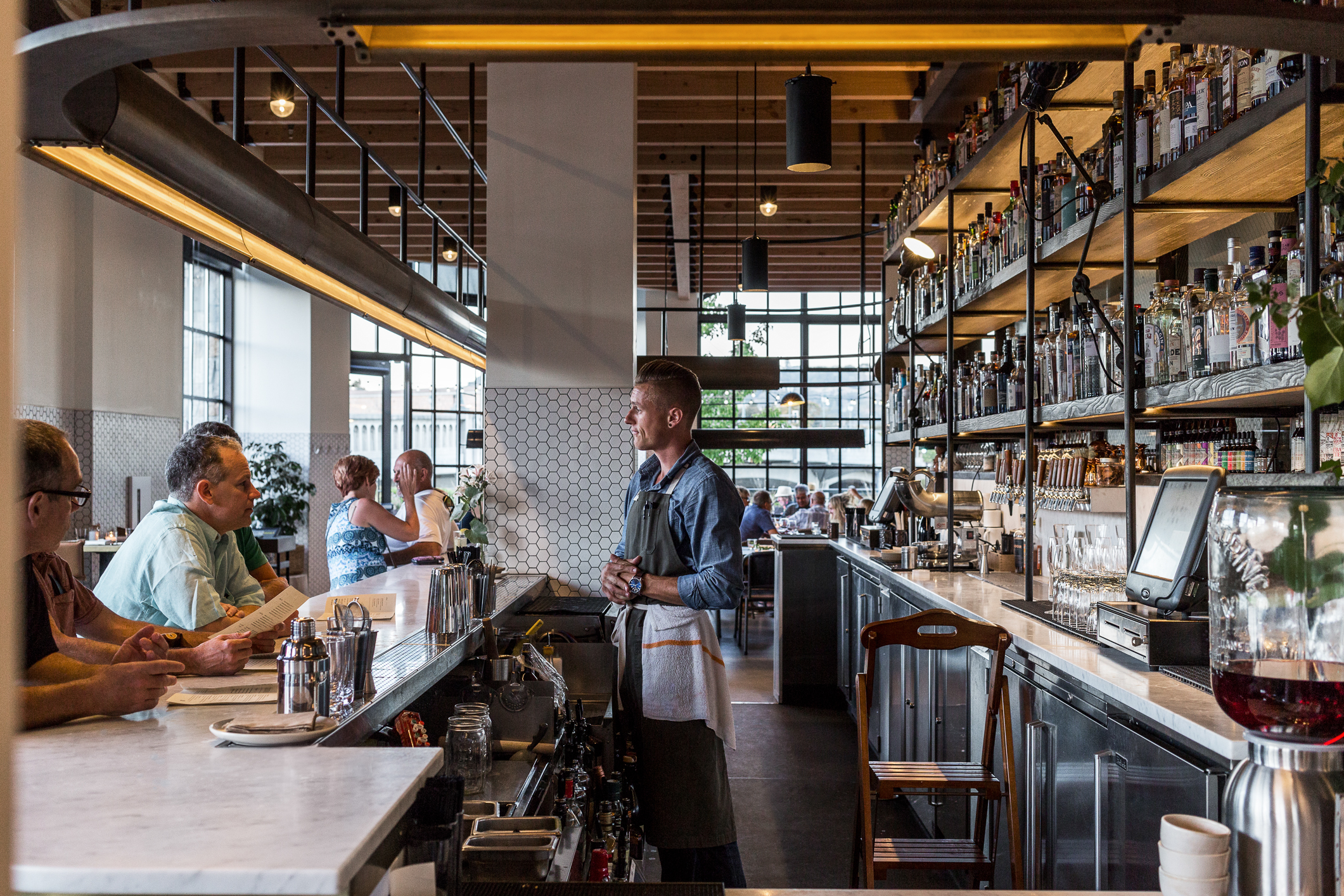 纳帕餐厅设计 | 融合古典与现代,展现加州风情-5