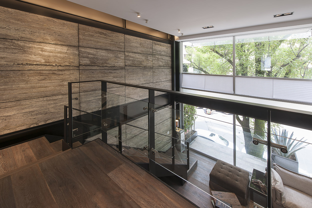 墨西哥城双层复式公寓,现代设计演绎宽敞空间-14