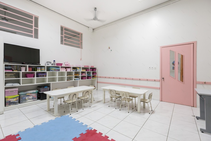 巴西幼儿园色彩斑斓的空间设计-42