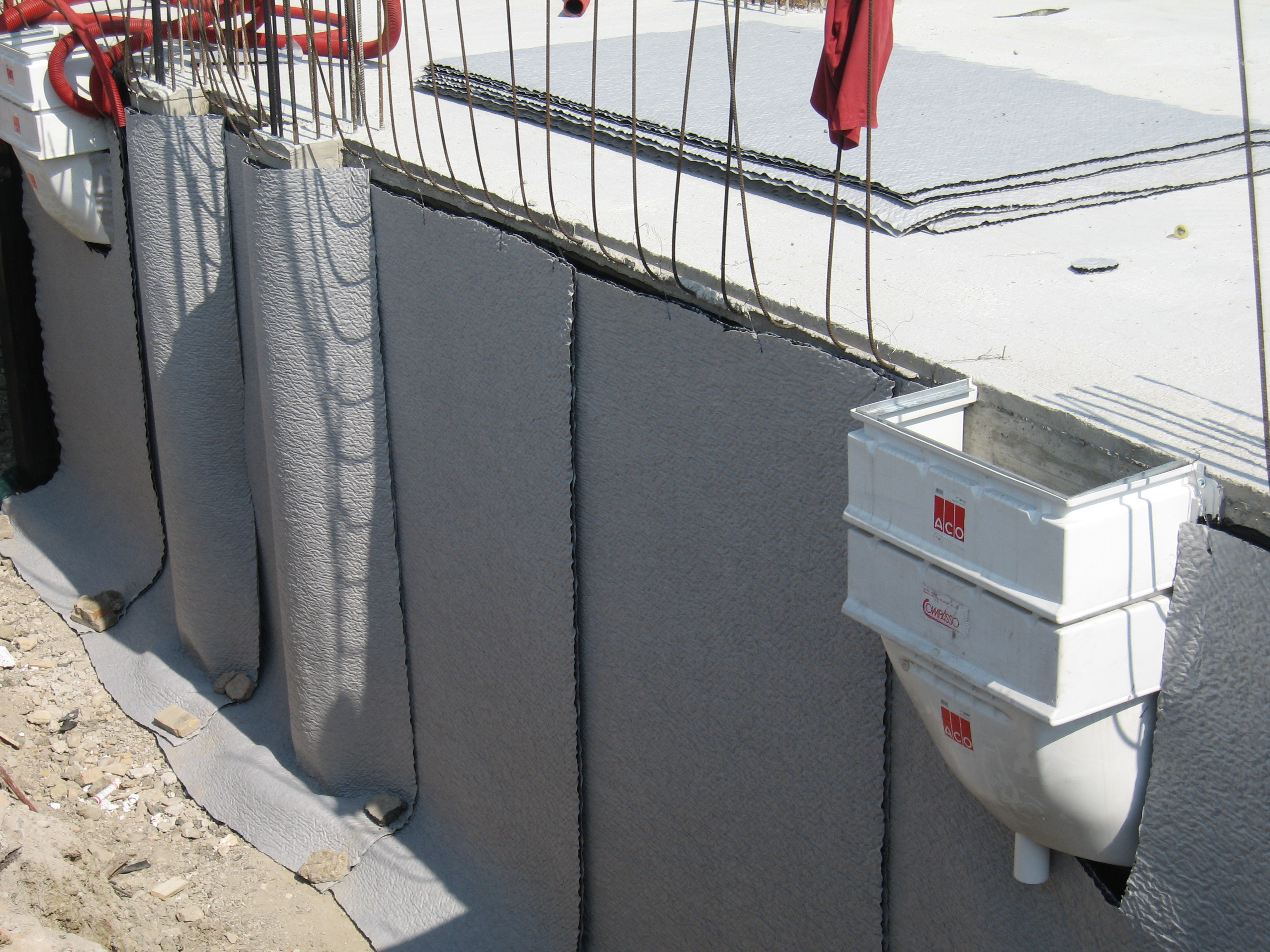 2015 年完成的 Palapa 项目,将工业遗址改造为时尚咖啡馆-4