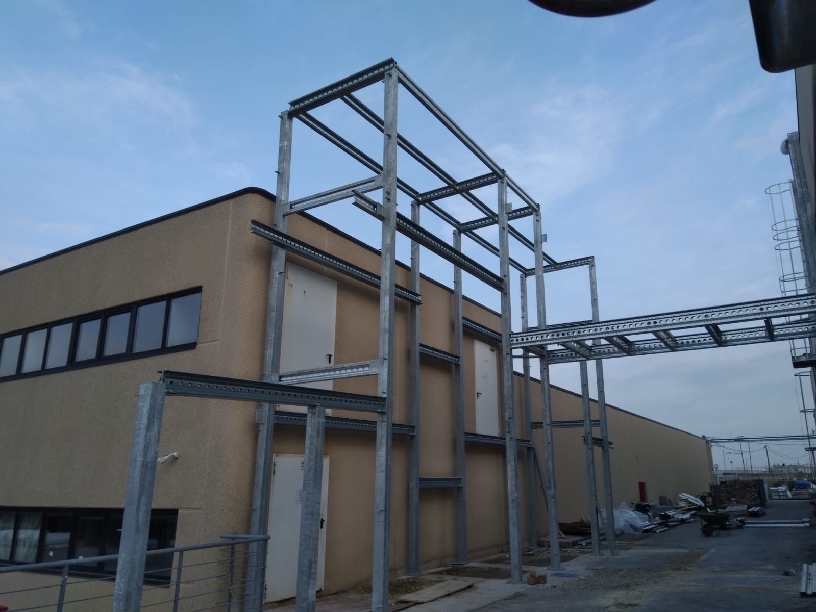 集装箱办公空间，独特设计展现灵活与坚韧-3