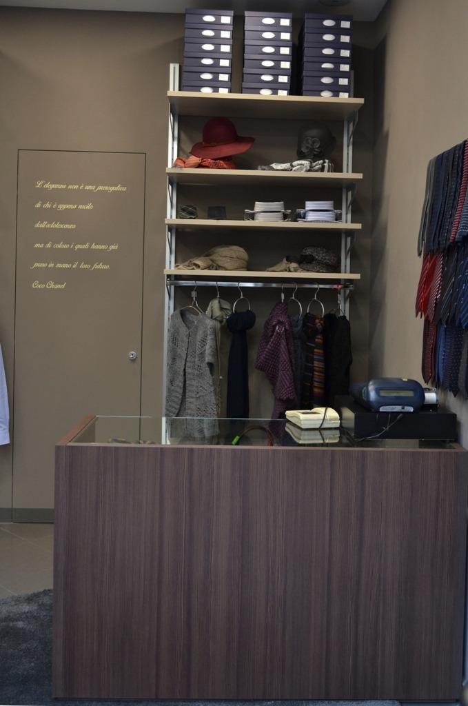 简约优雅的"La Cravatta"商店设计-10