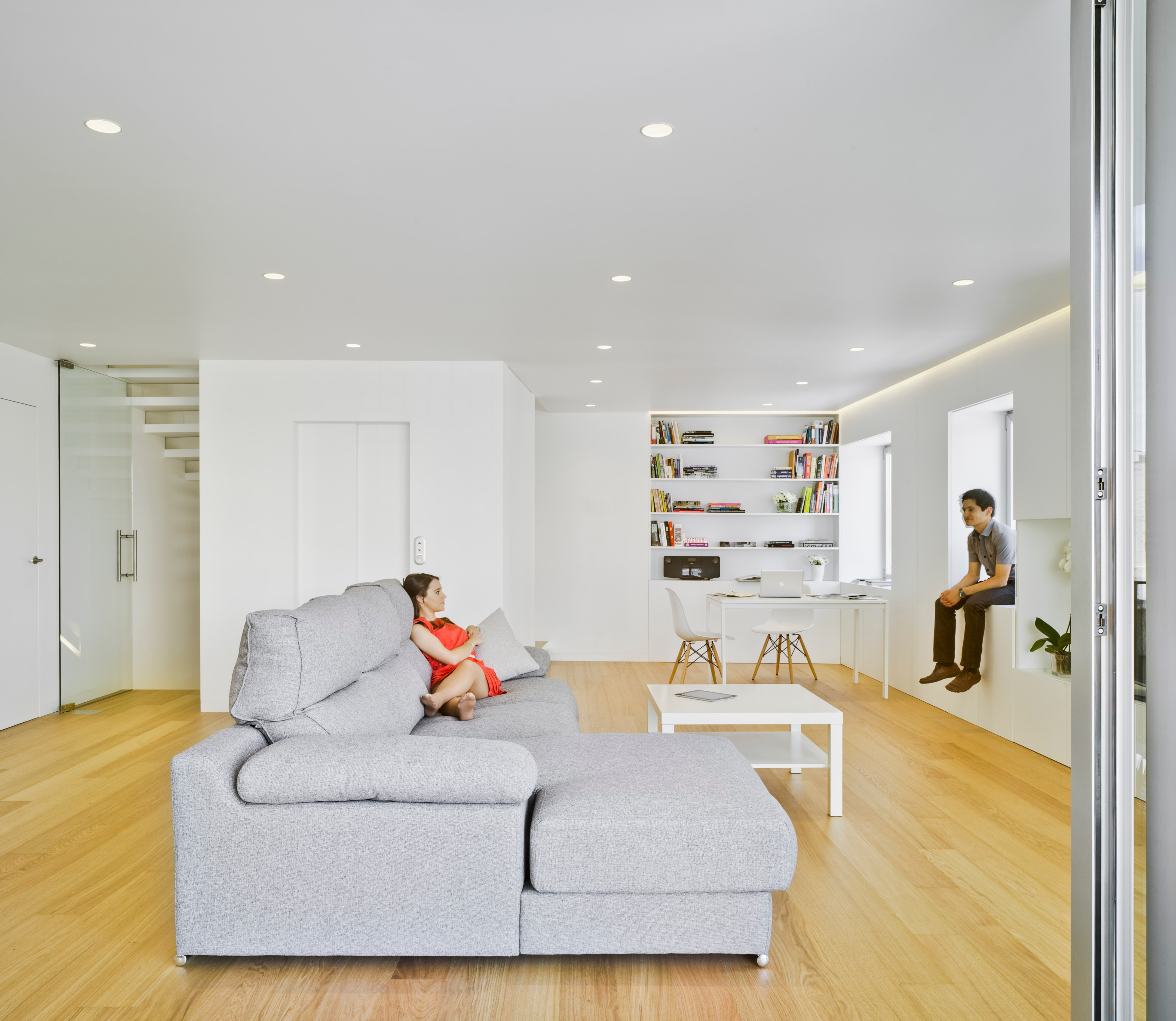 空间优化与功能融合的西班牙住宅改造-9