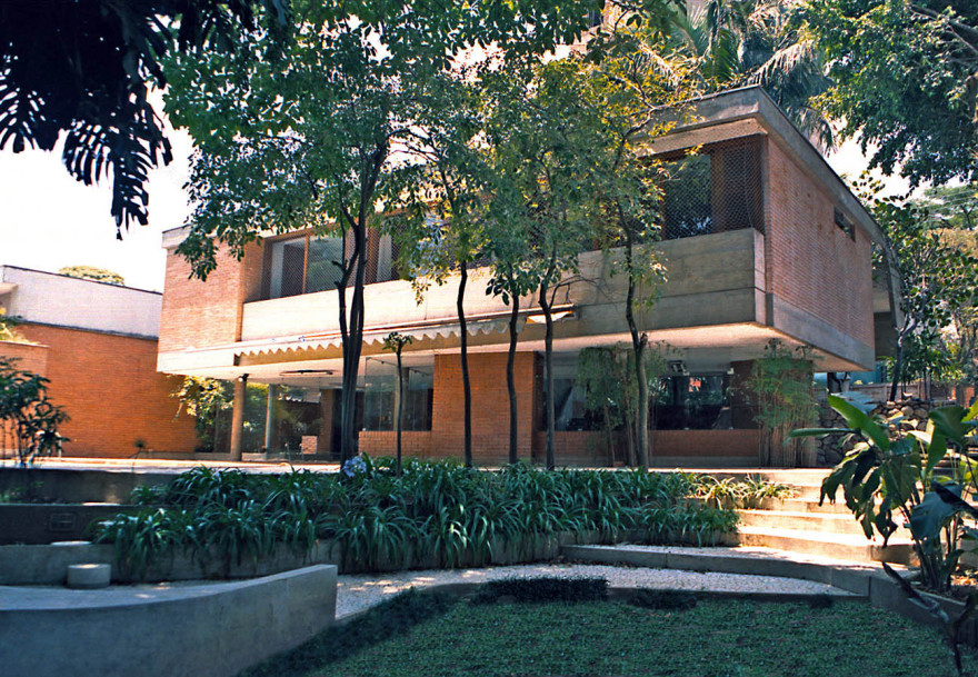 绿意盎然的家庭住宅-0