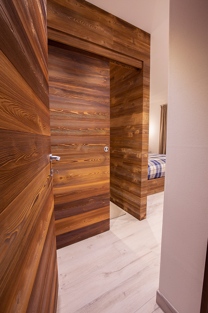 温暖木质与现代铁艺的优雅融合-12