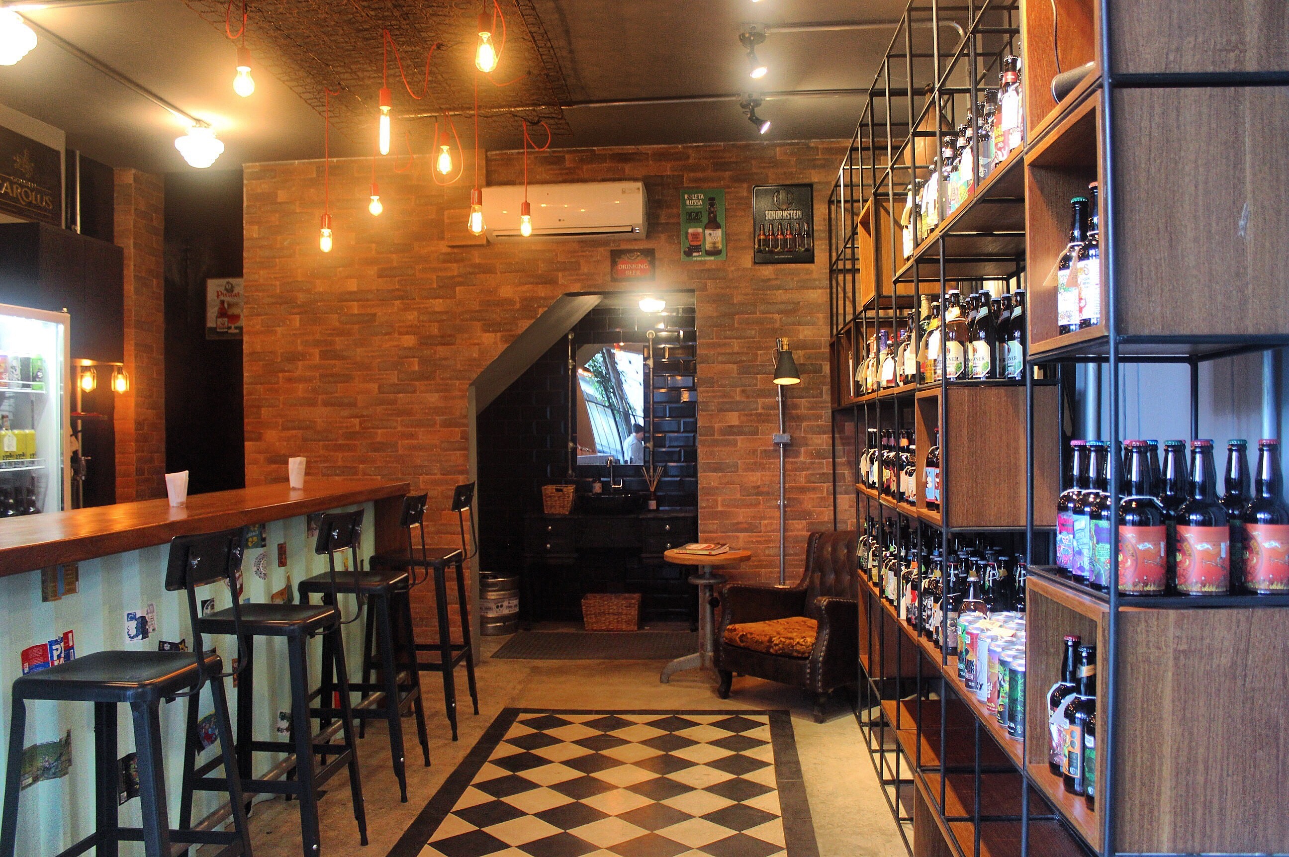 巴西 Madre Teresa 啤酒工坊——工业风展现个性与动态-9