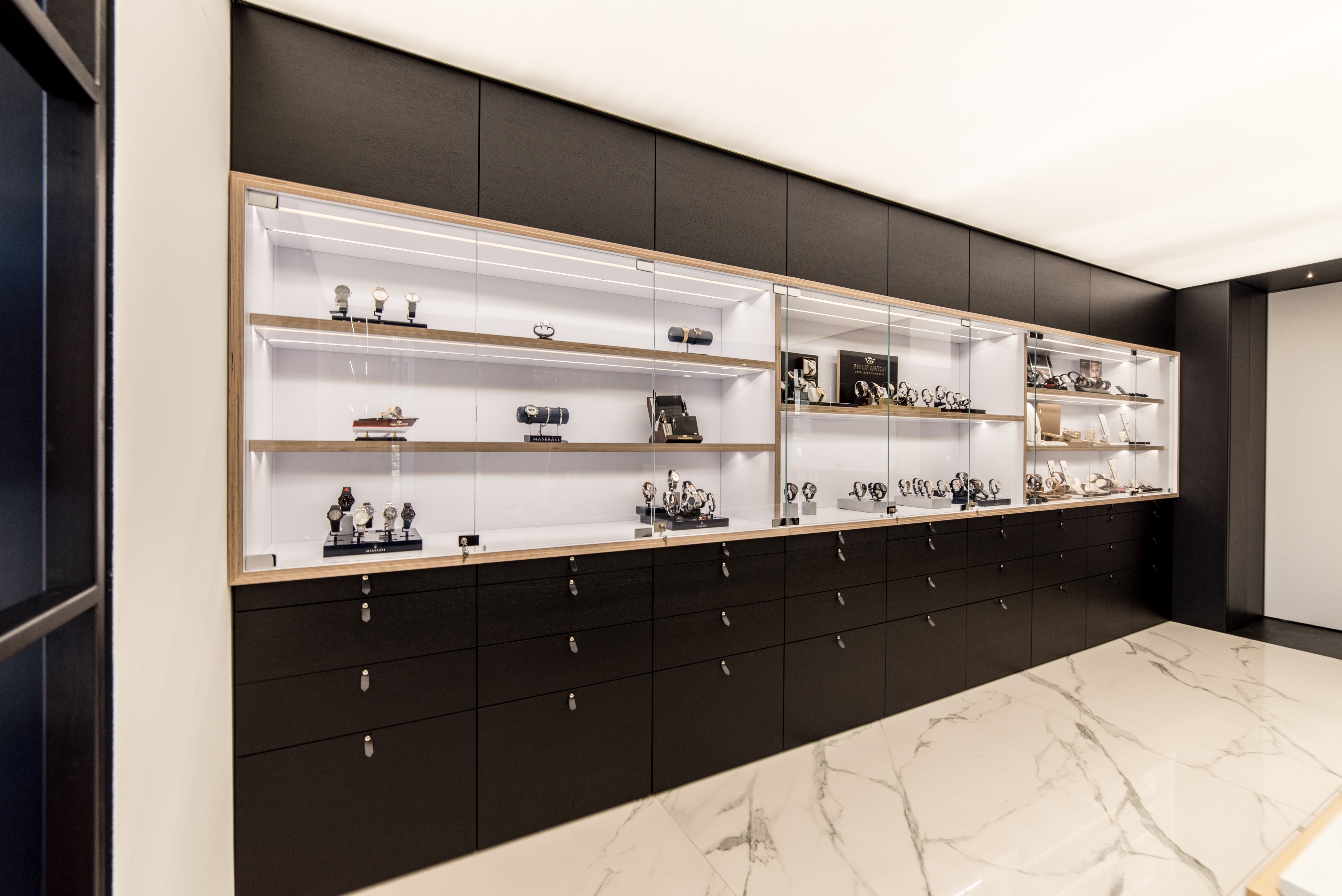 古韵新生 | Comiso 历史建筑中的珠宝店设计-9