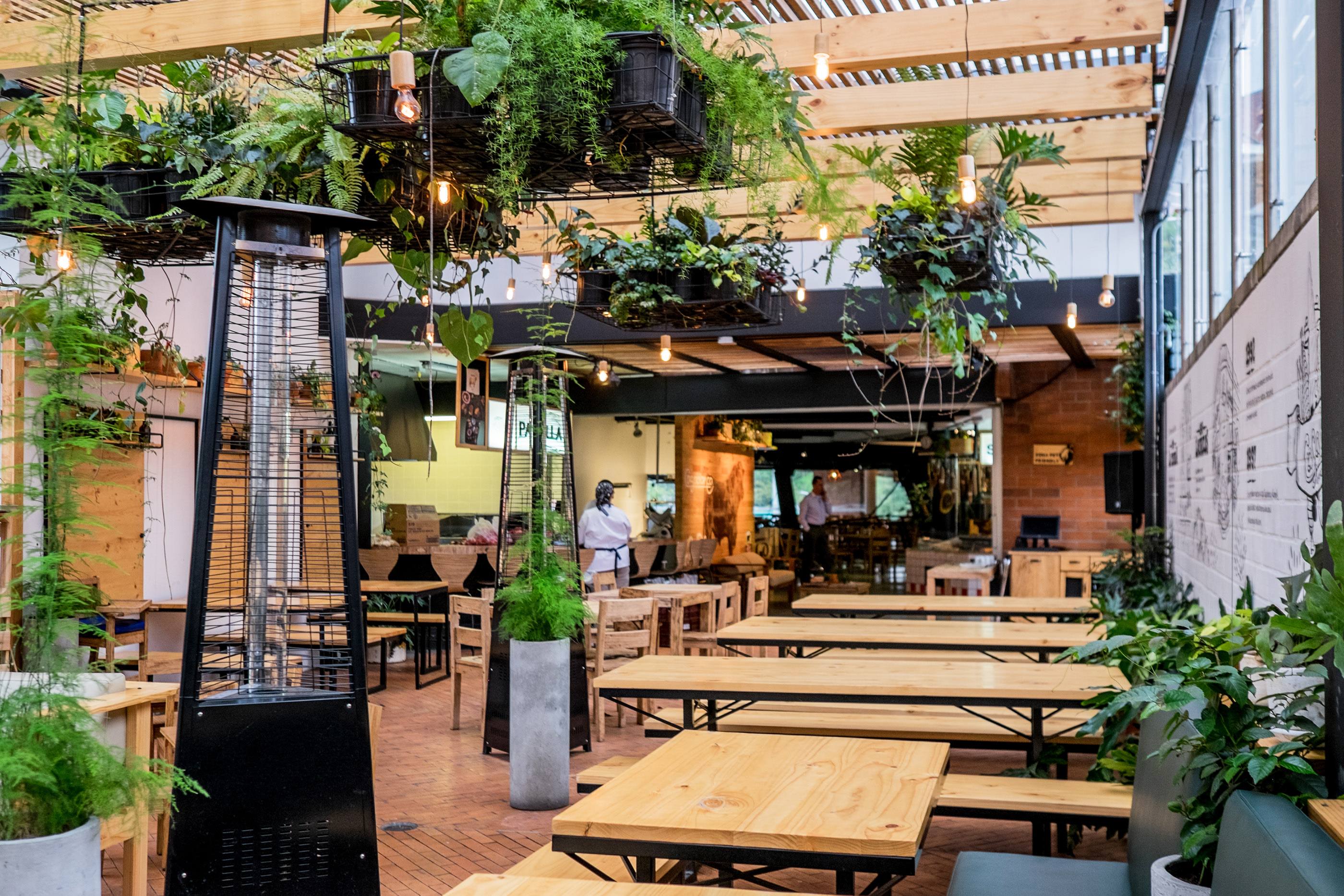 哥伦比亚 Casablanca 餐厅翻新设计 | 多样风格统一标识-6