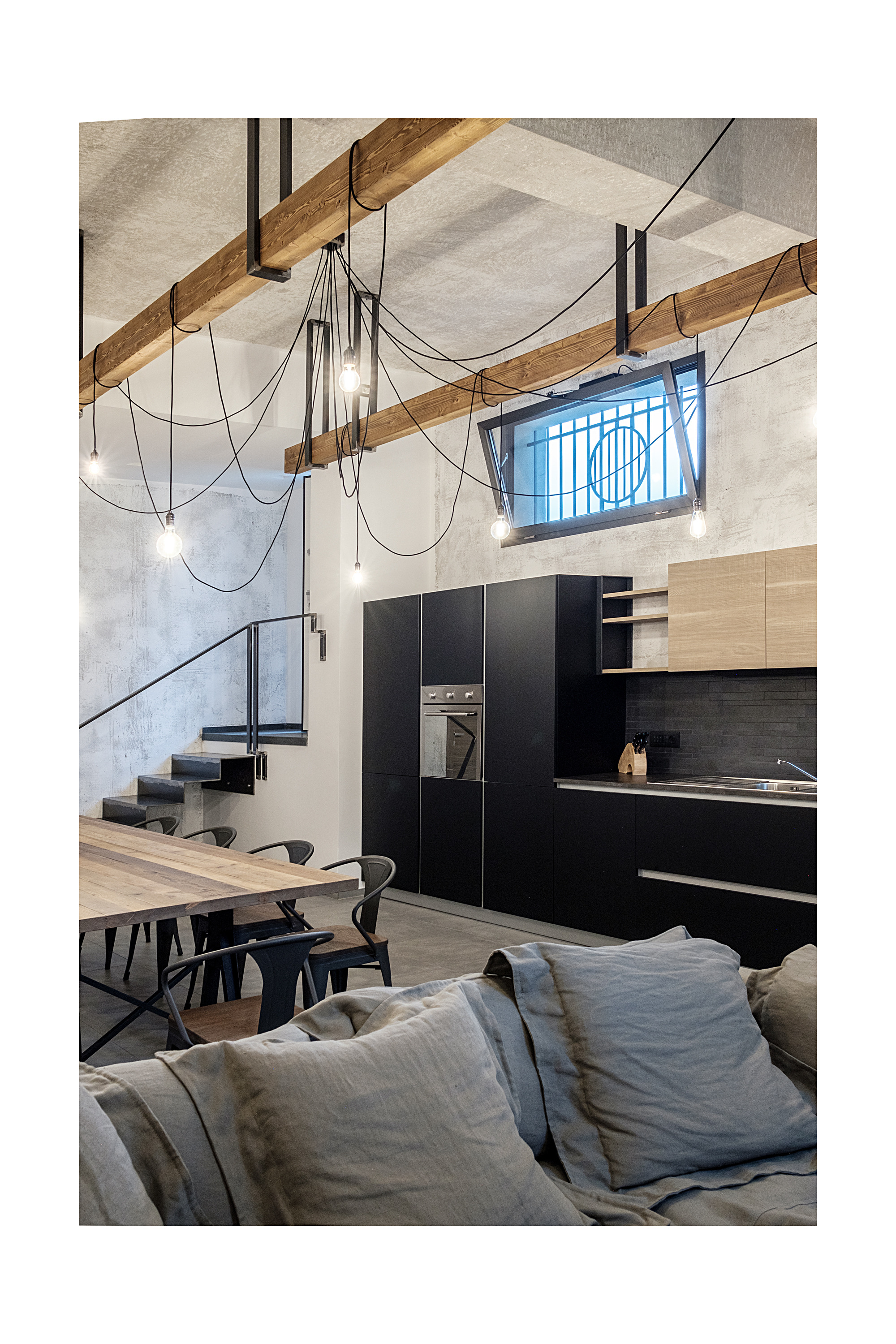 2018 年工业风黑色公寓设计-1