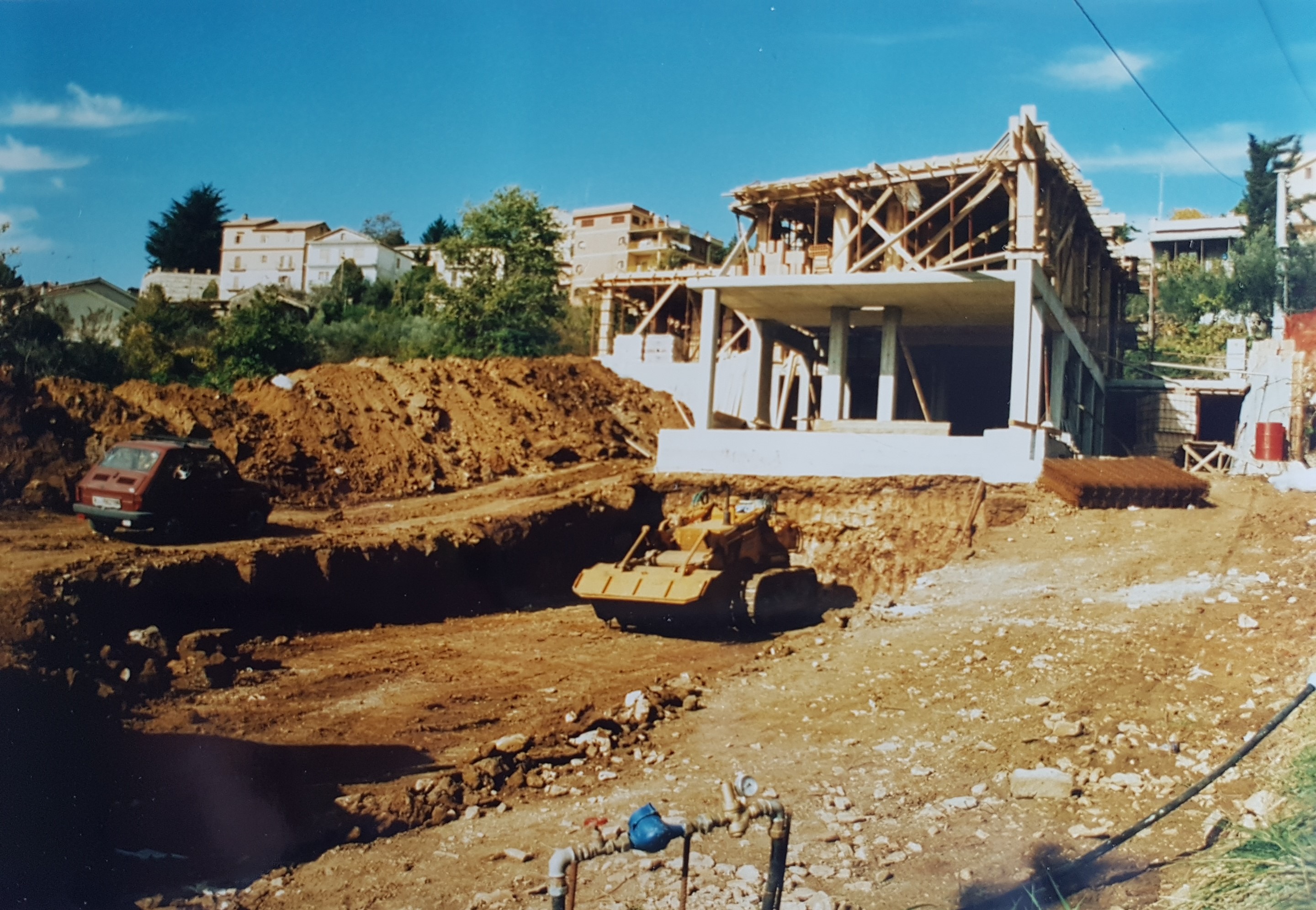 意大利橄榄树丛中的双层别墅设计-42