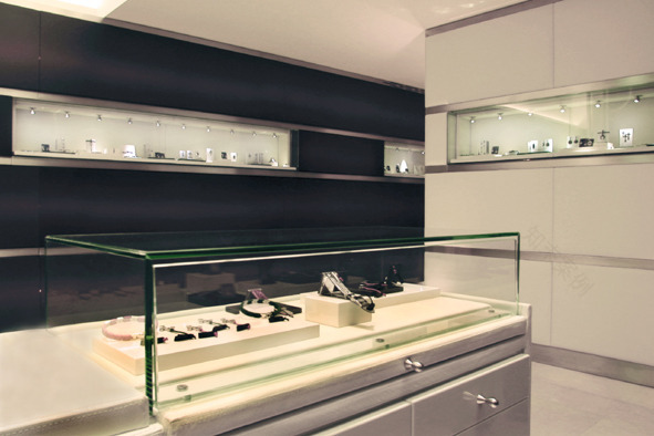 简约设计打造的高端珠宝店-7