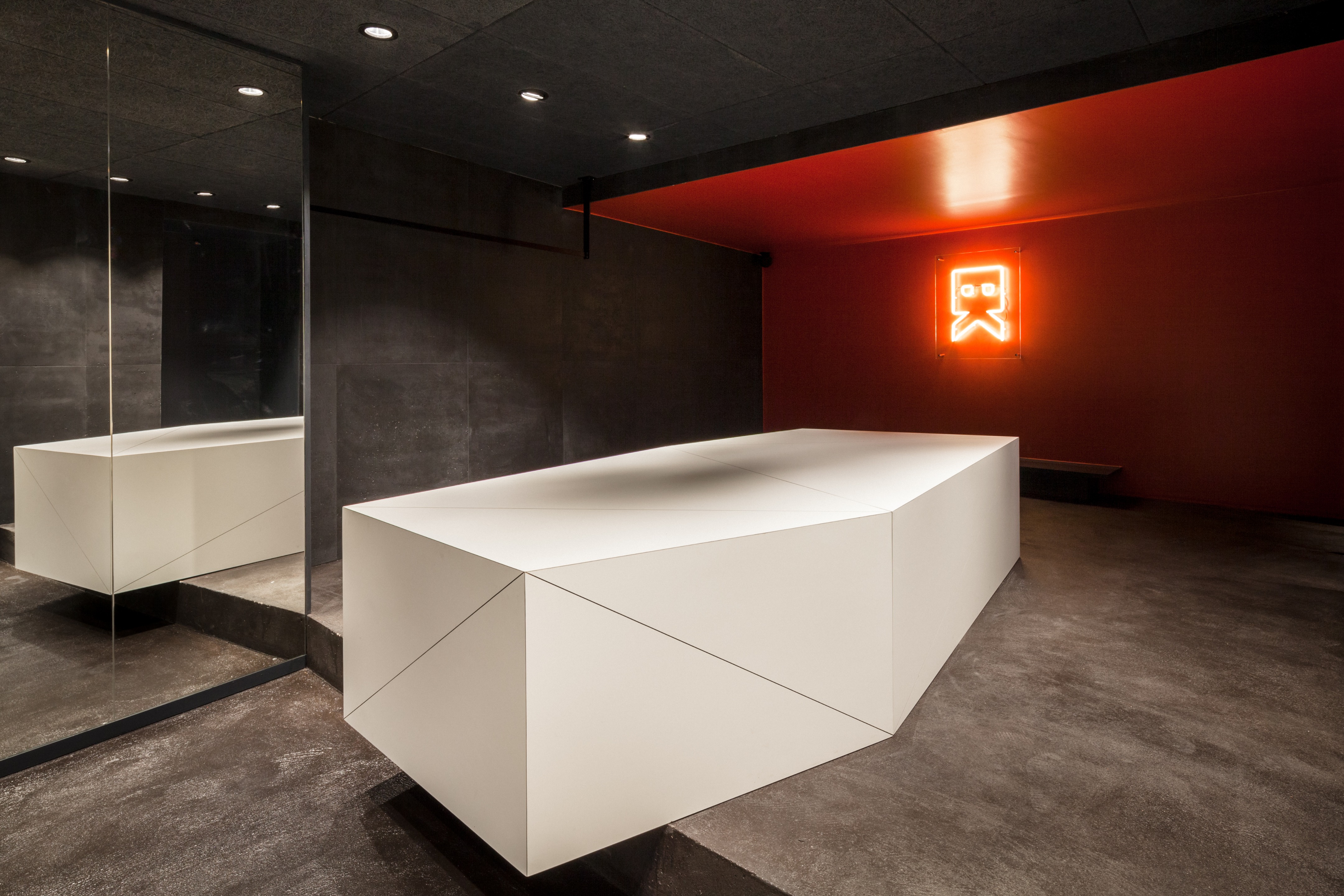 巴黎“Besides Kimchi”概念店 韩风潮流新地标-27