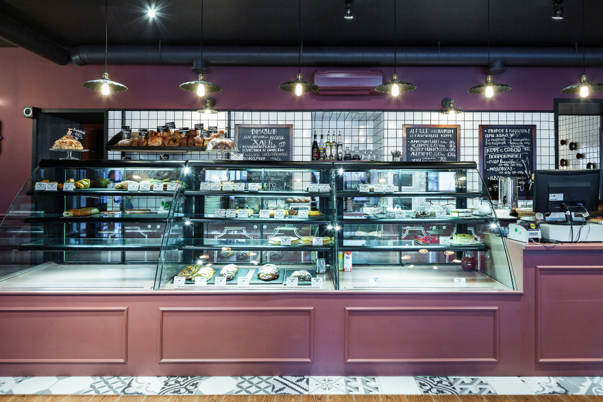 历史砖石与深色调的完美结合,打造温馨咖啡馆空间-4