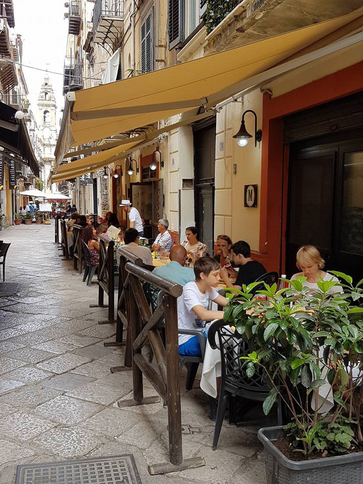 历史悠久的意大利披萨店,传统与创新的完美结合-1