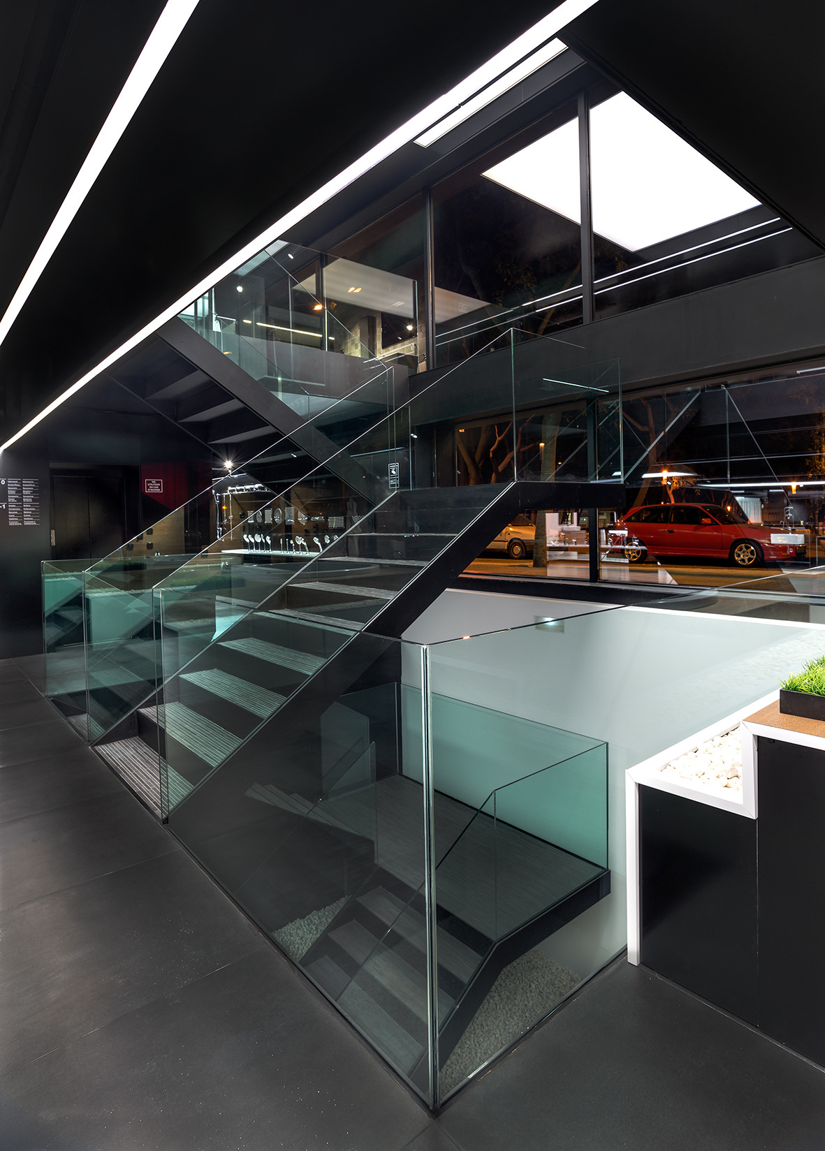 巴塞罗那 Roca 卫浴展示厅——自然光照的室内设计佳作-25