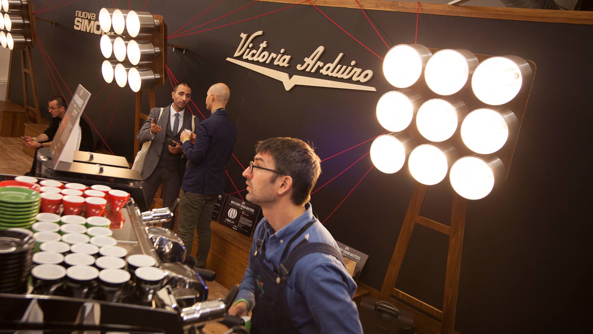 新旧交融,打造意式咖啡馆展示空间-1