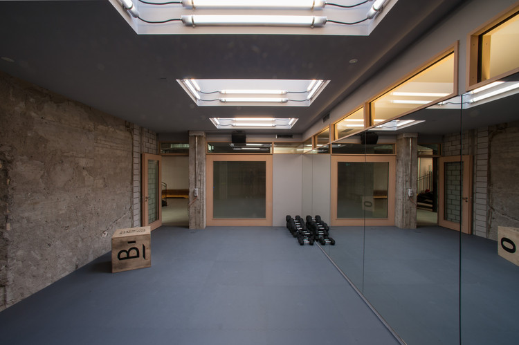 巴尔博亚酒吧健身房-8