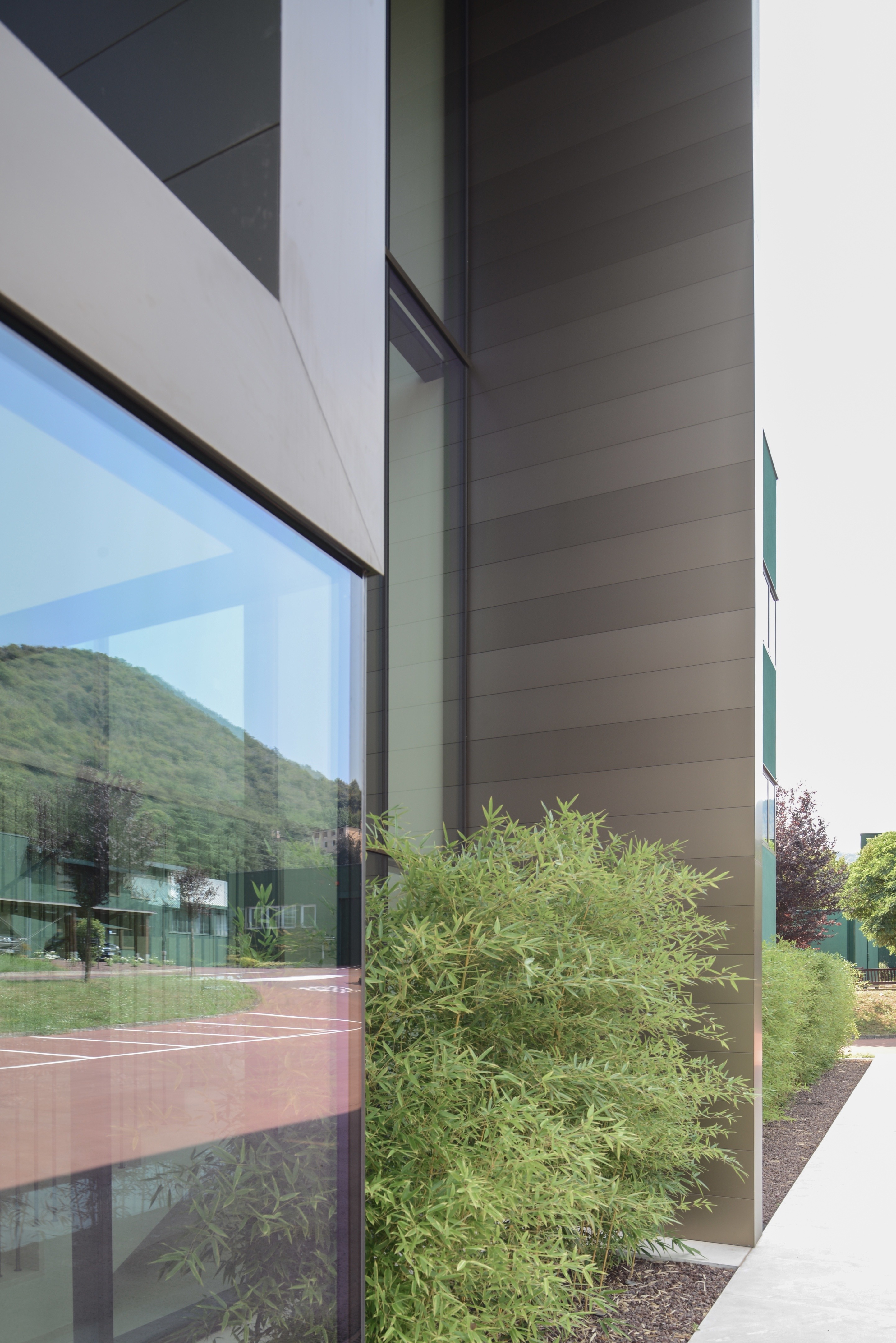 2018 年完工的 Mion Labels 总部大厦，现代简约风格展现办公空间新概念-8