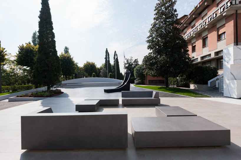 意大利知名建筑师打造户外展示空间，连接室内外元素-11