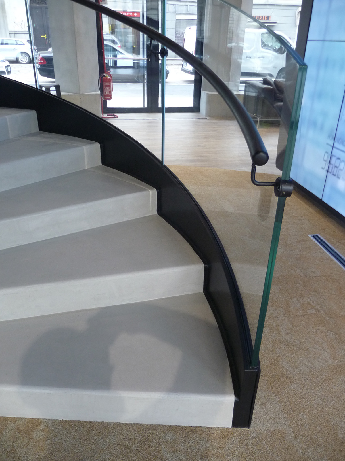 微软米兰新总部螺旋楼梯设计-5