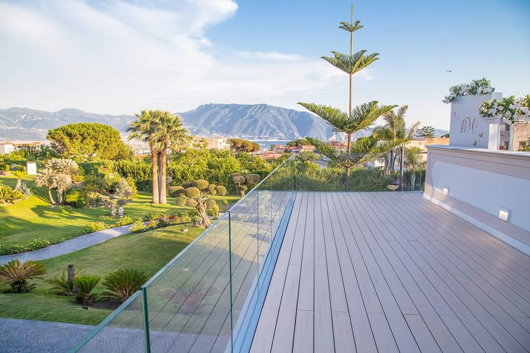 融合自然与建筑的蓝马林俱乐部餐厅设计-0