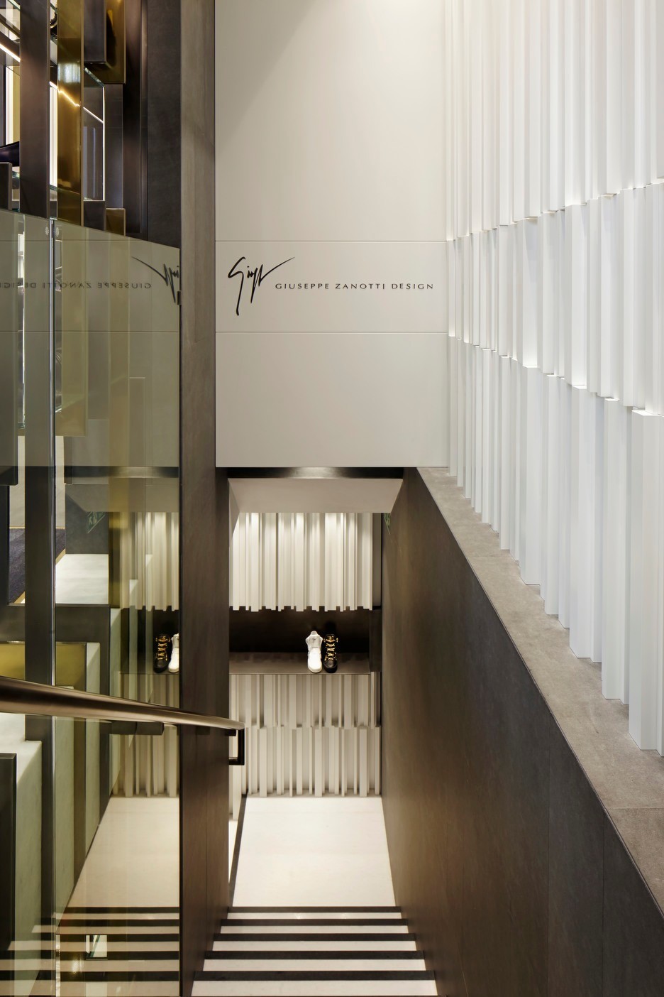 伦敦 Giuseppe Zanotti 男士专卖店 - 传统意式风情与现代空间的完美融合-9