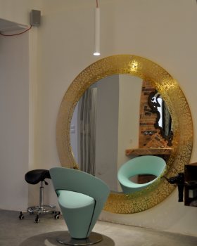 2017 年完成的 Nove Hair Design 室内设计案例