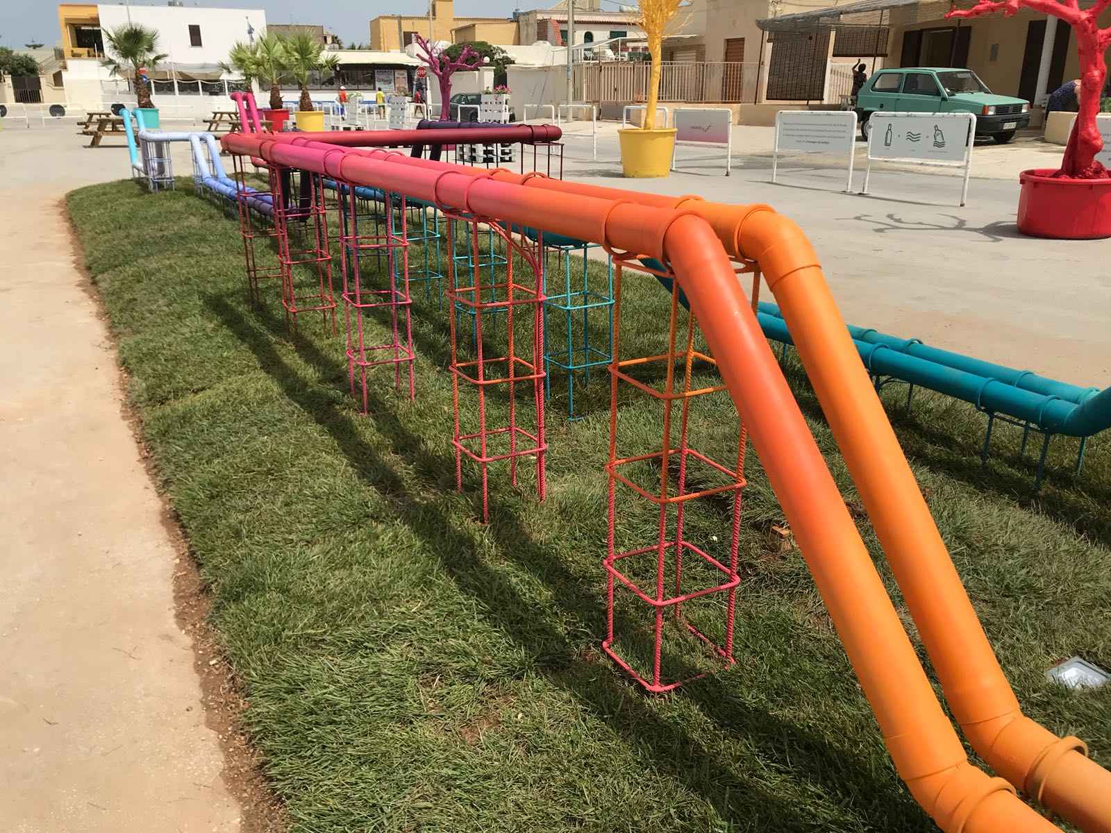 海市蜃楼般的“信息之瓶”——意大利 Petrosino 公共艺术装置-11