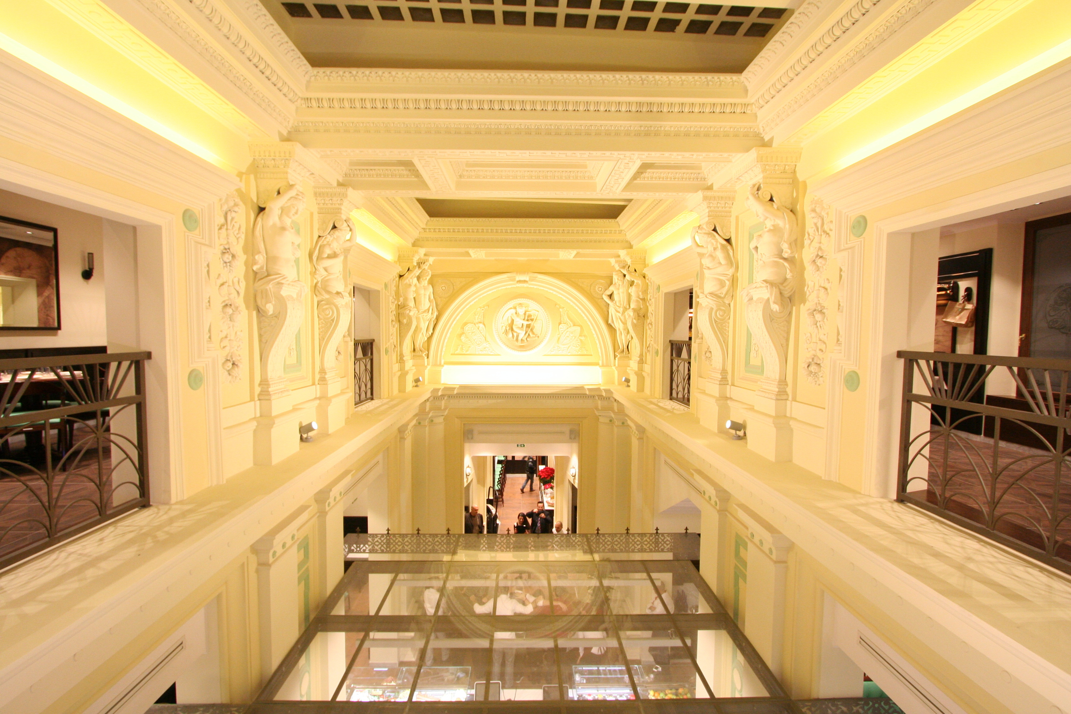 罗马的自由主义风格火车站咖啡馆——Hespresso-11