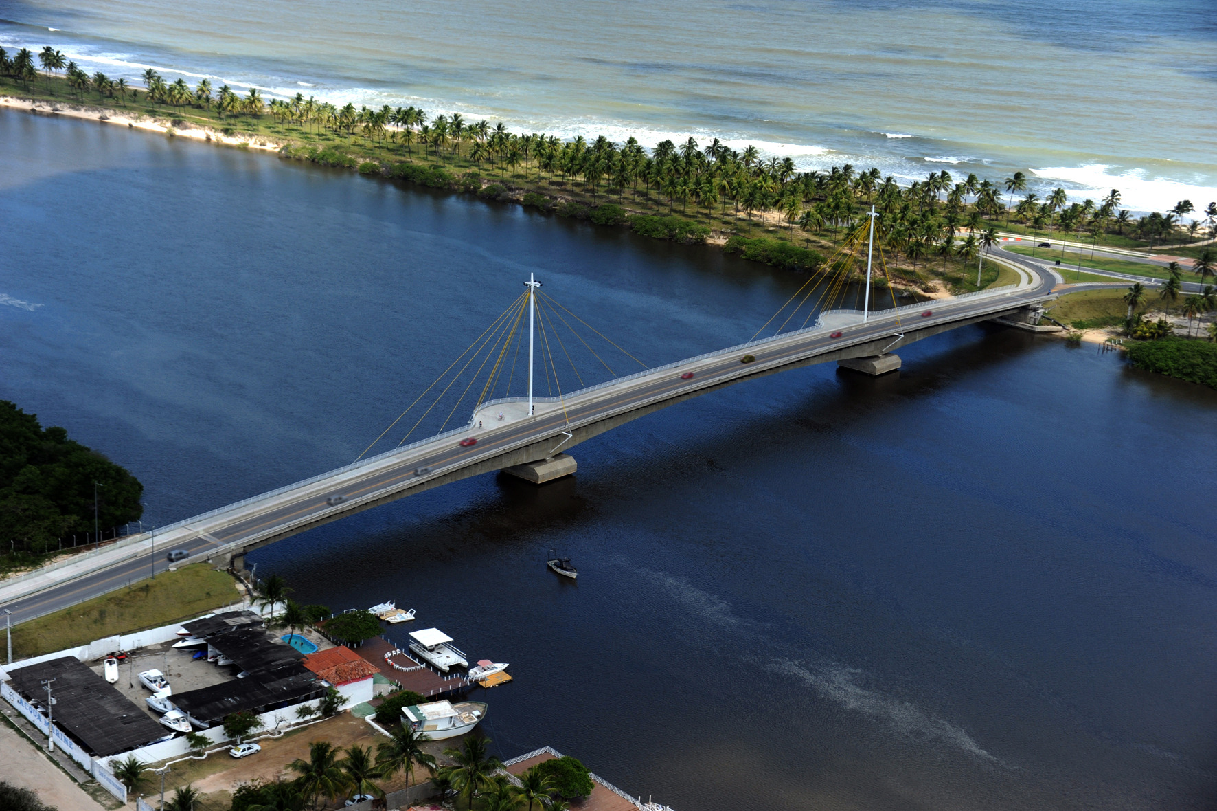 Recife 市 Jaboatão River 桥梁与自行车道设计-4