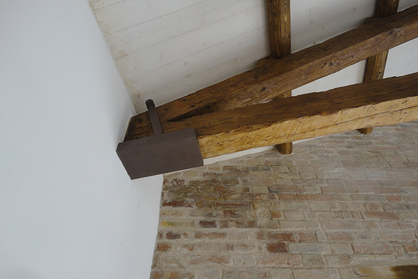 意大利佩萨罗废弃工厂改造办公室-14