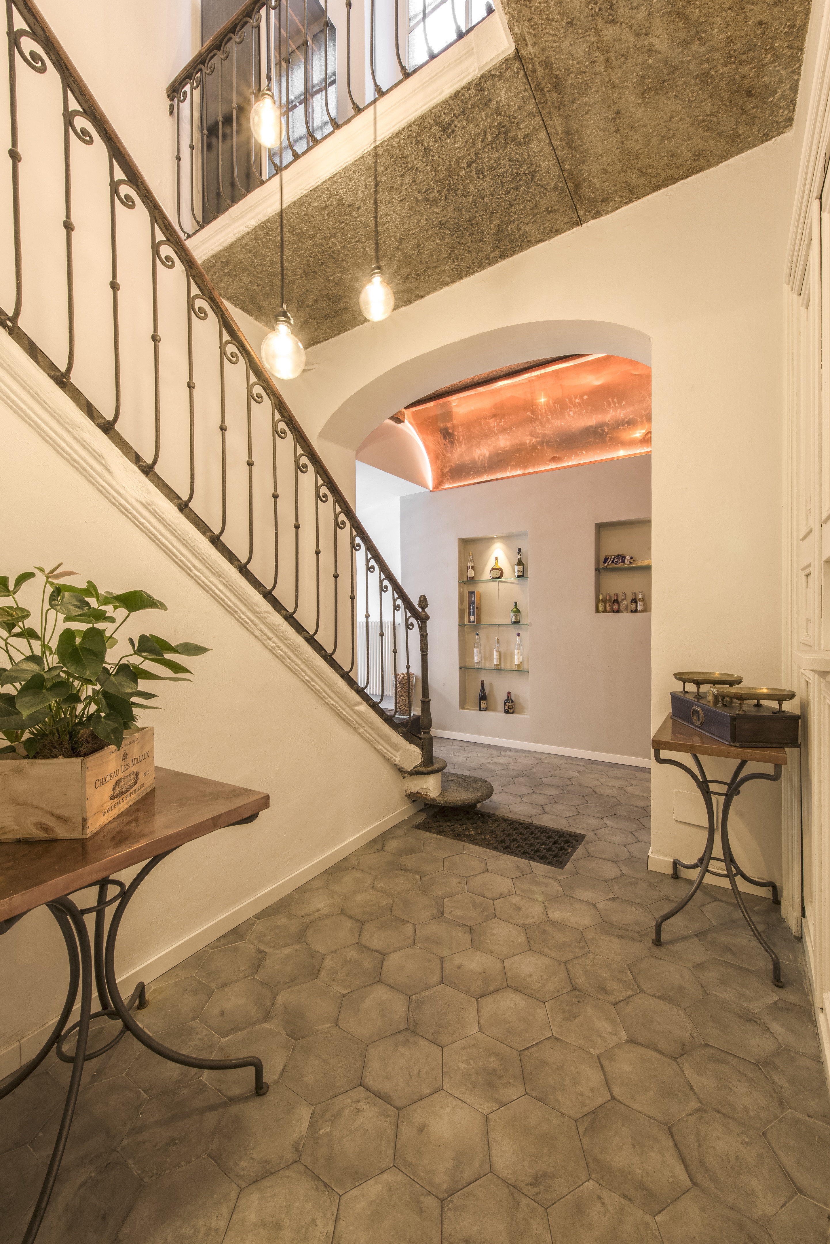 融合传统与创新的意大利餐厅设计-19