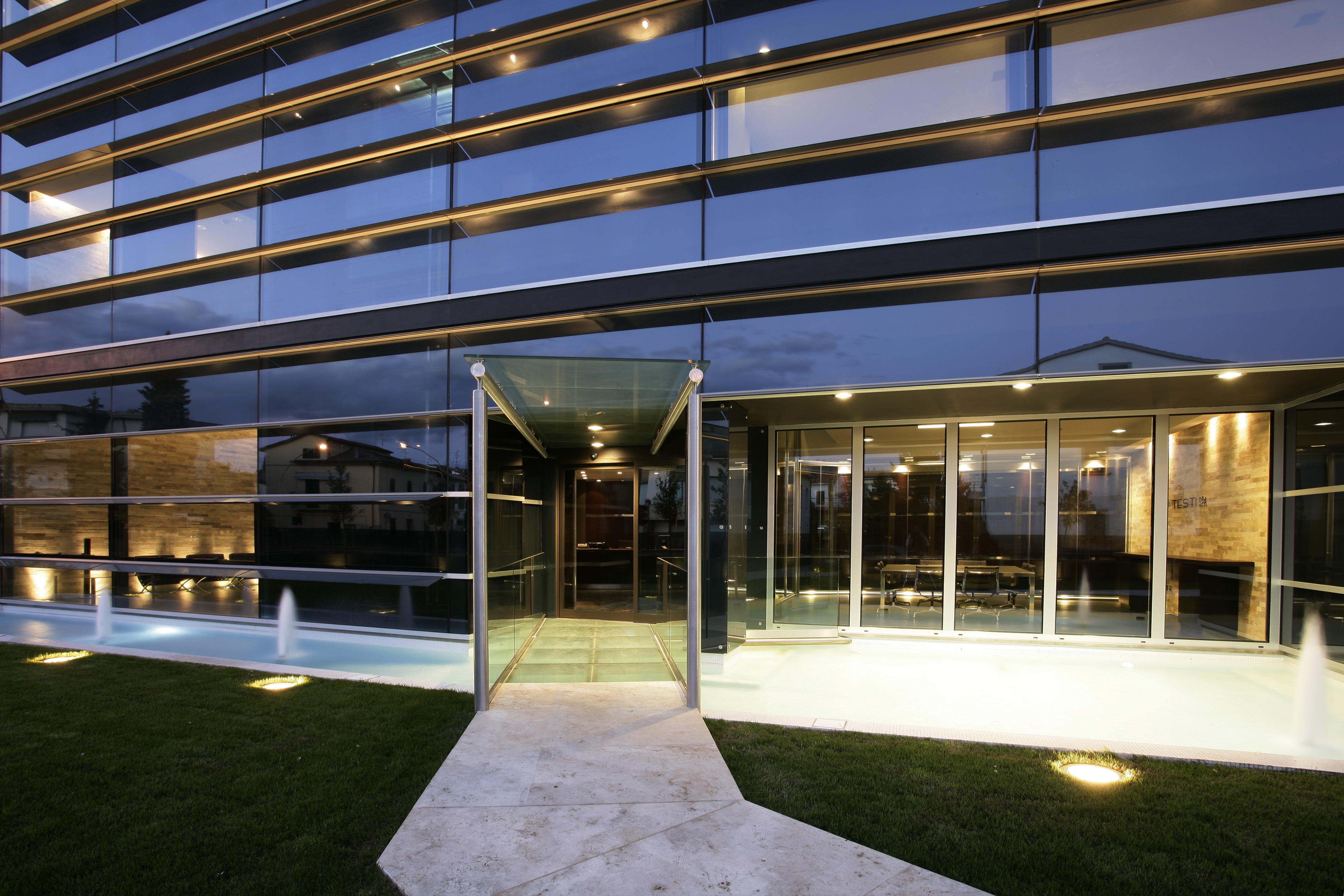 工业风珠宝总部设计-6