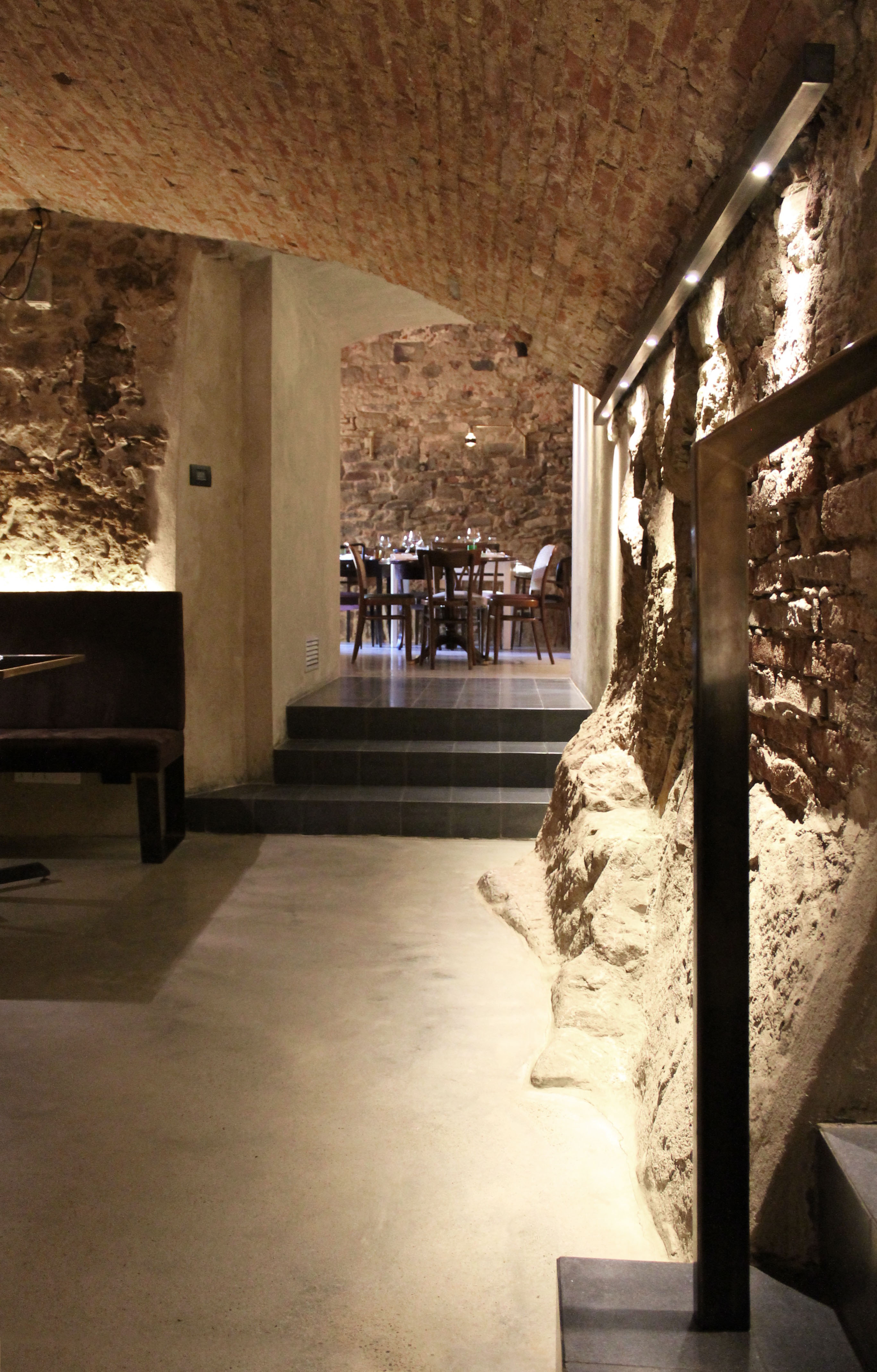 历史与当代交融的意大利餐厅设计-13